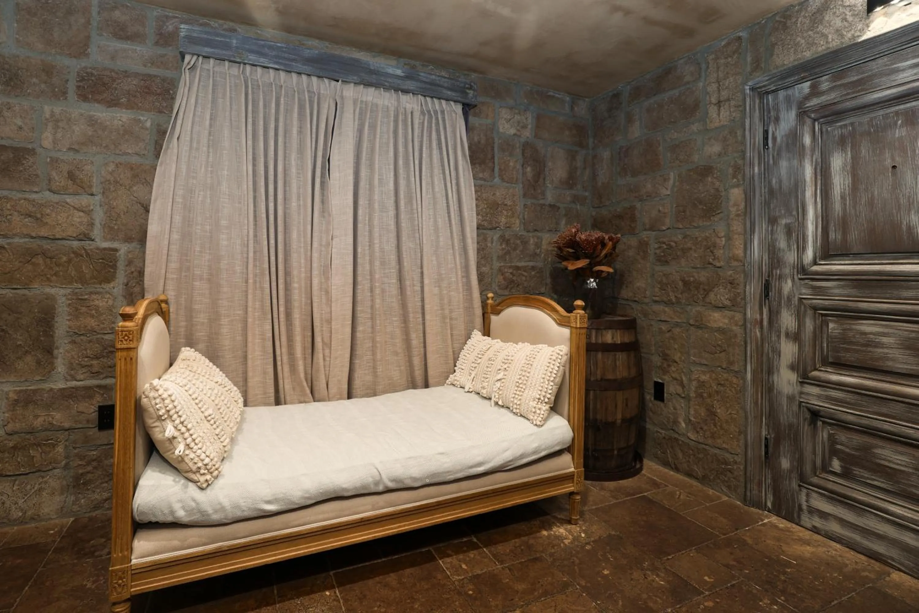 Seating area, Bed in The Inn at Zaca Creek