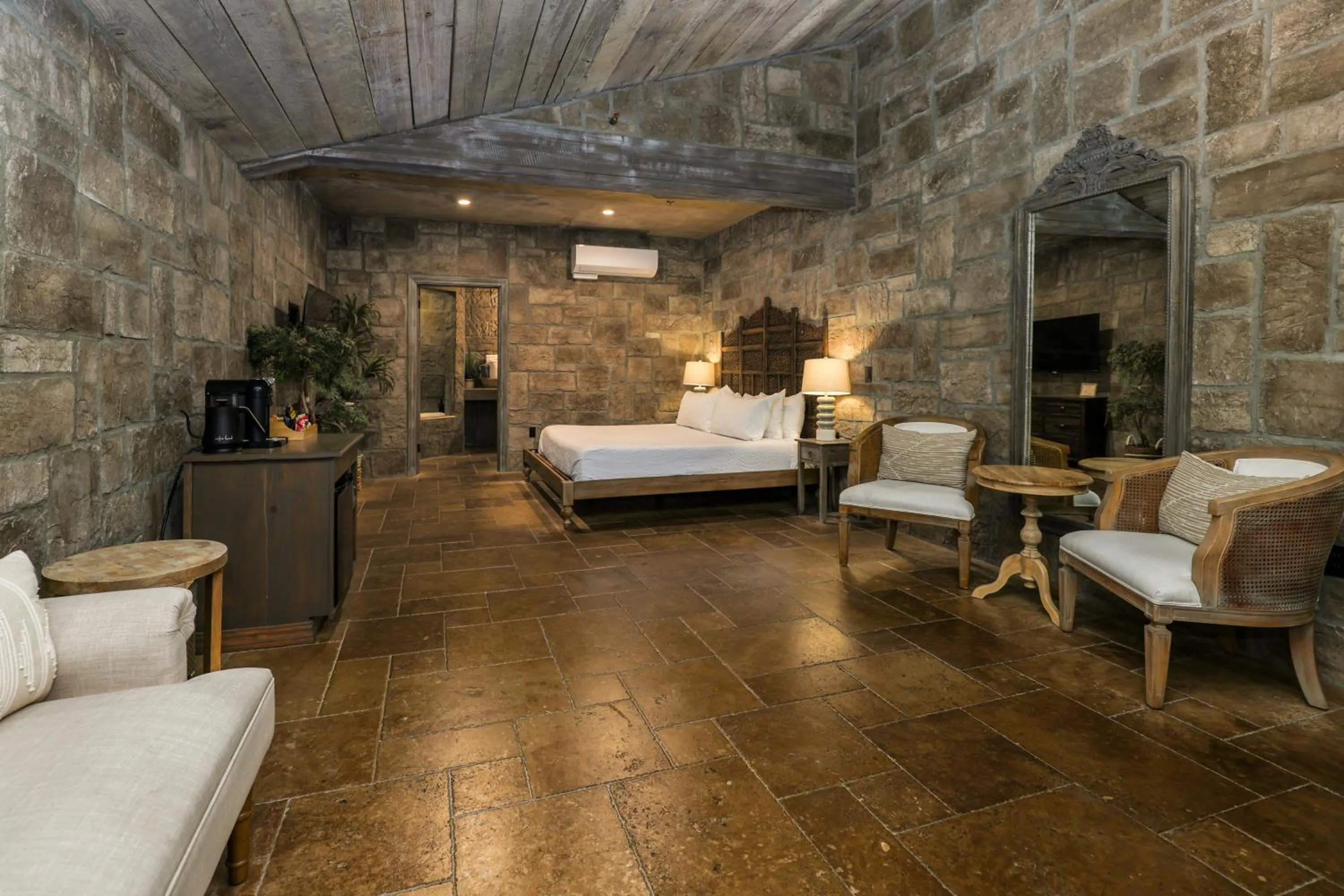 Bed in The Inn at Zaca Creek