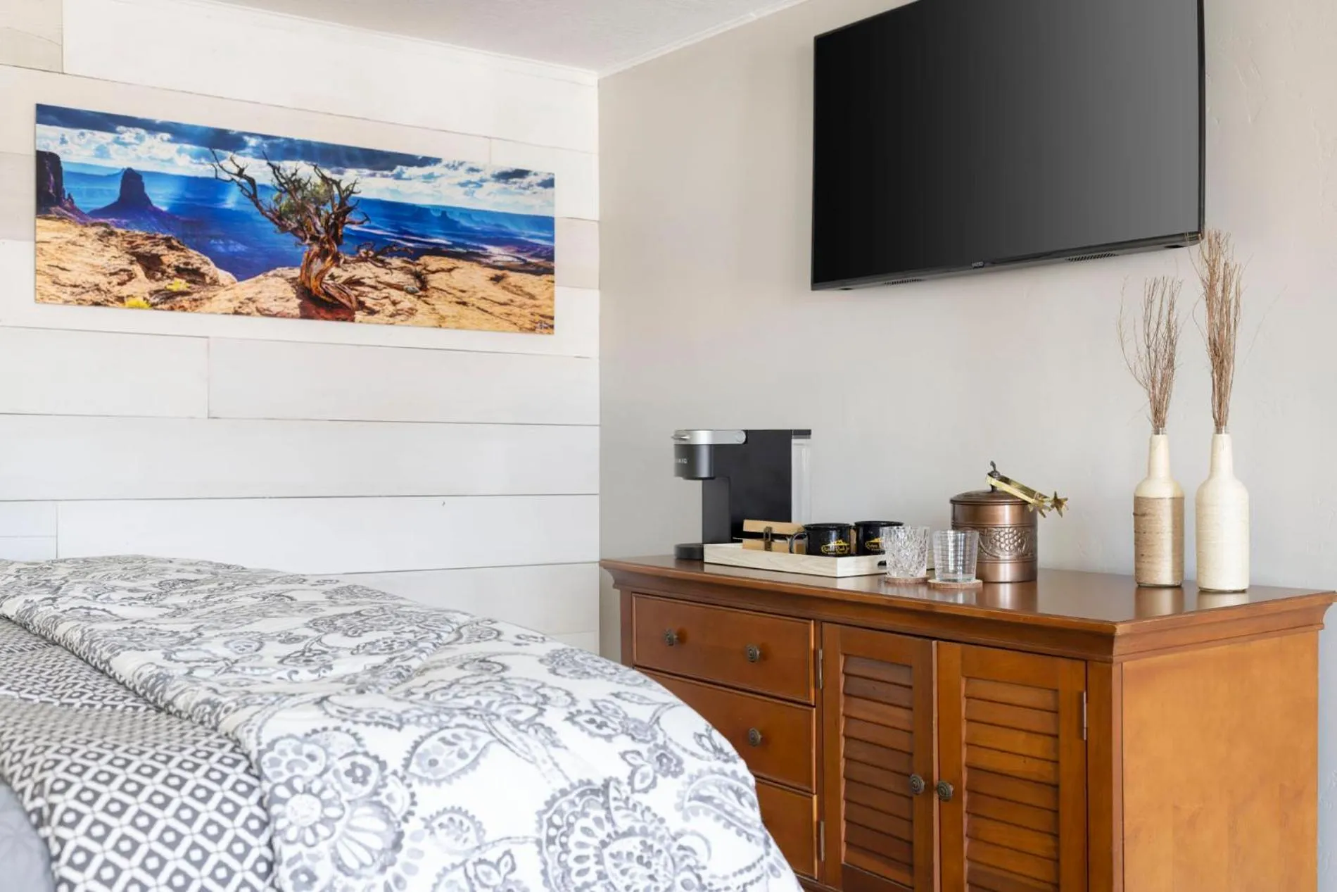 Bedroom, Bed in River Rock Inn B&B