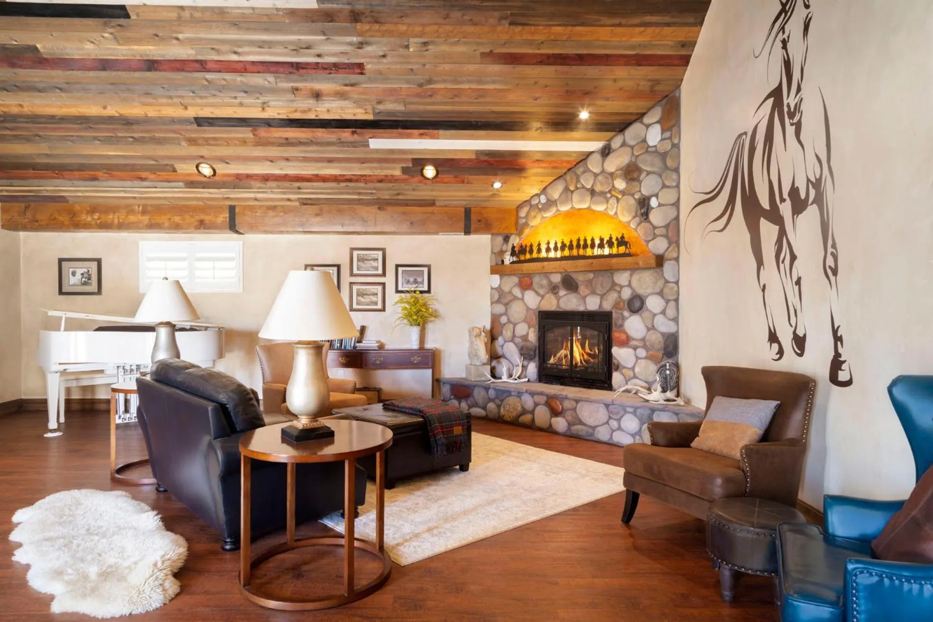 Seating area in River Rock Inn B&B