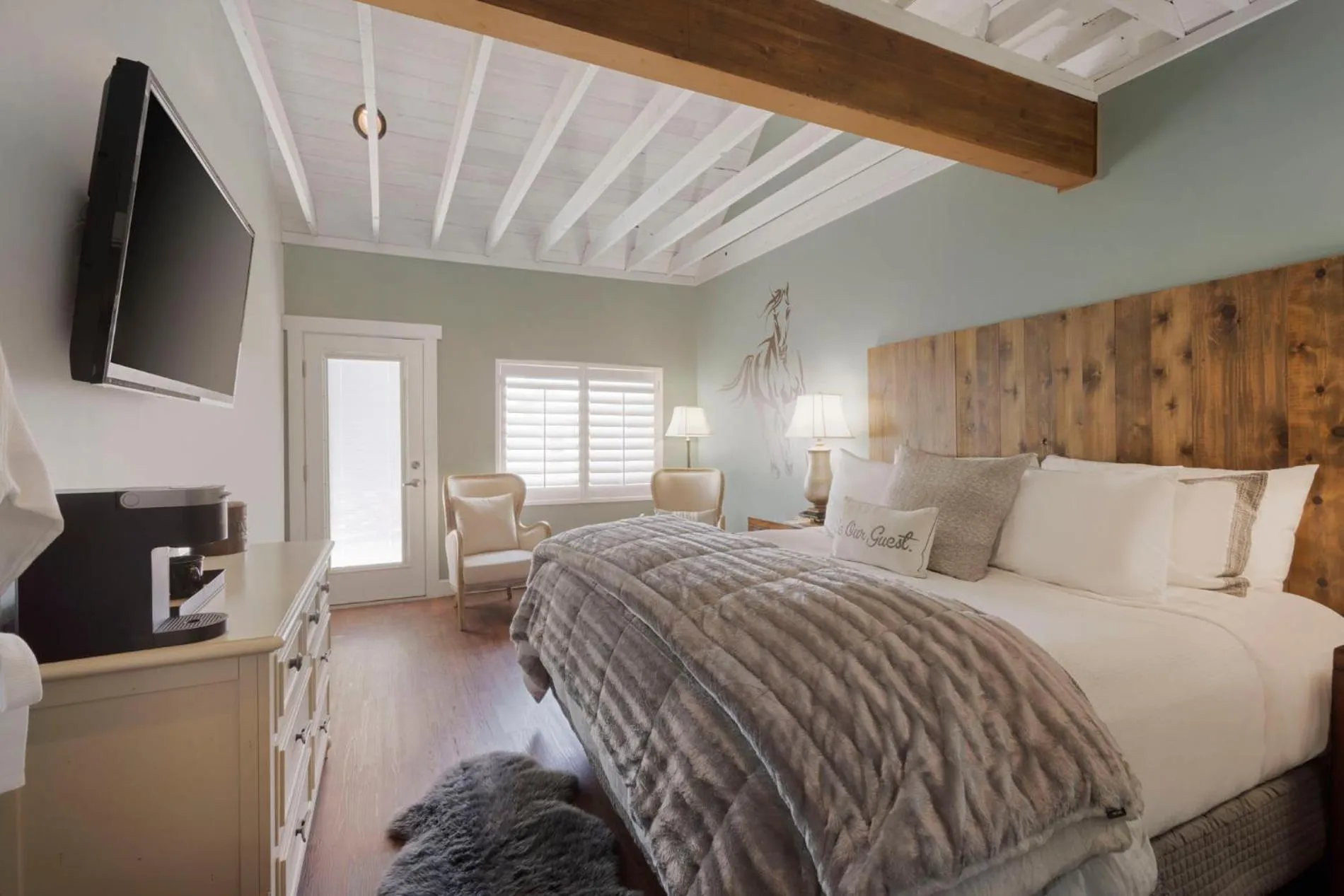 Photo of the whole room, Bed in River Rock Inn B&B