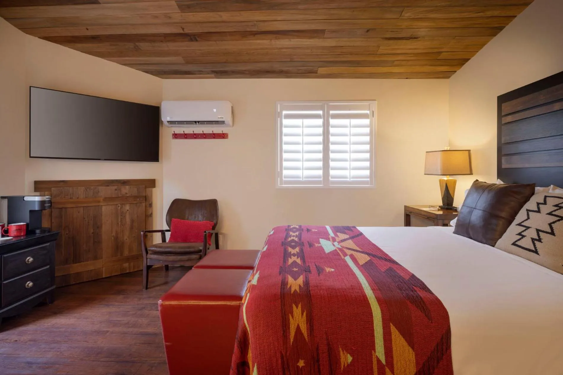 Bedroom, Bed in River Rock Inn B&B