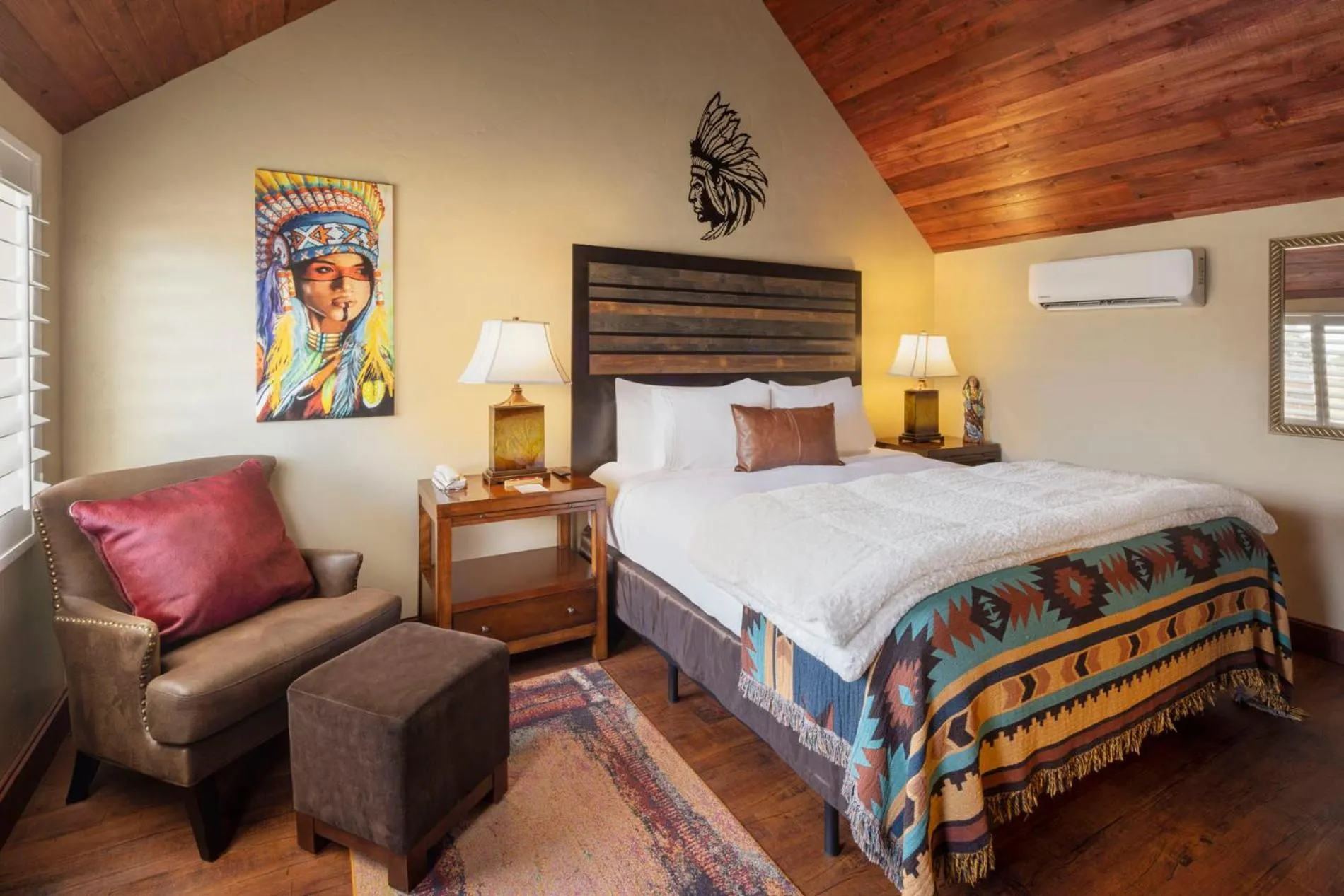 Photo of the whole room, Bed in River Rock Inn B&B