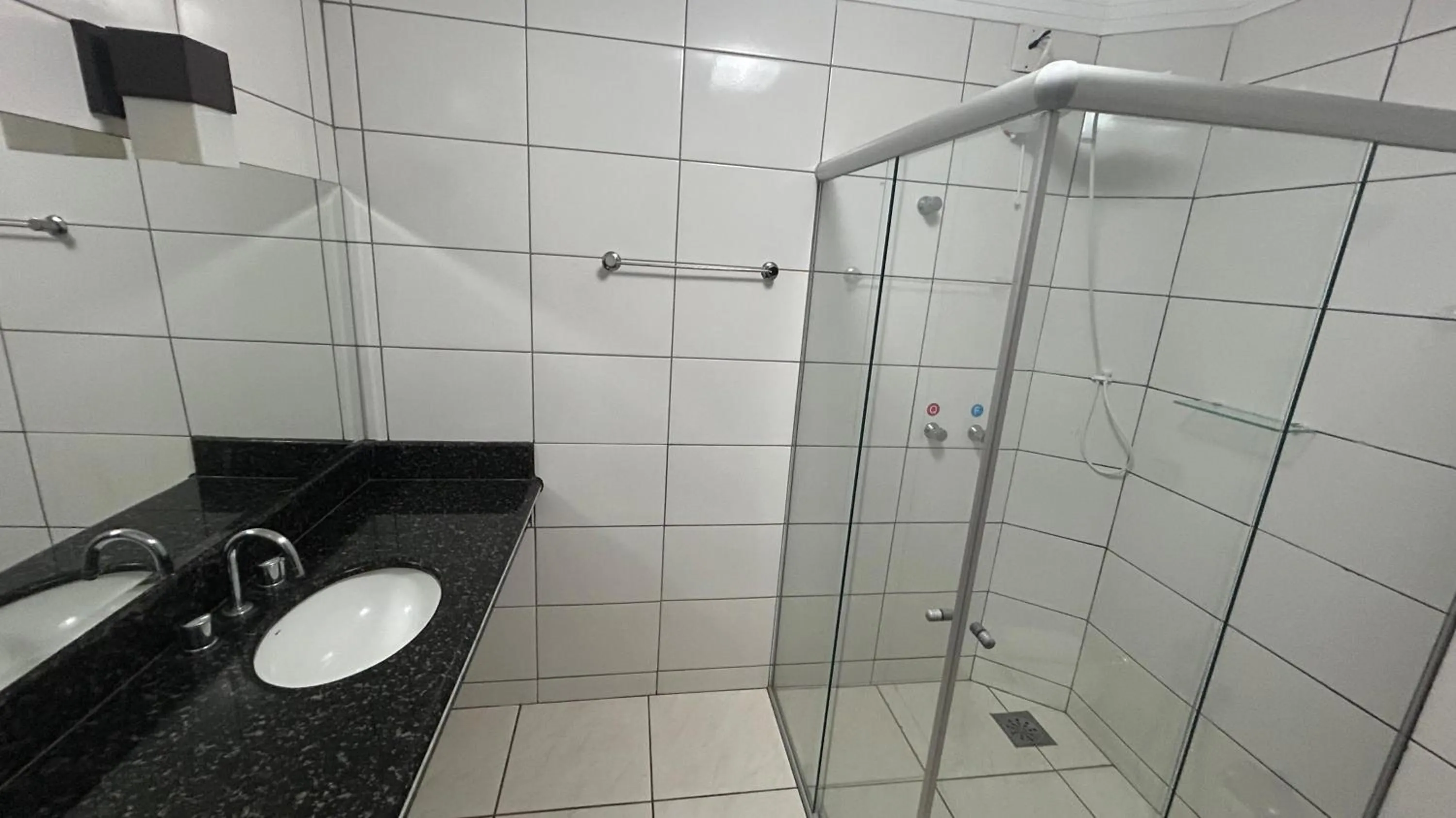 Bathroom in Havana Express