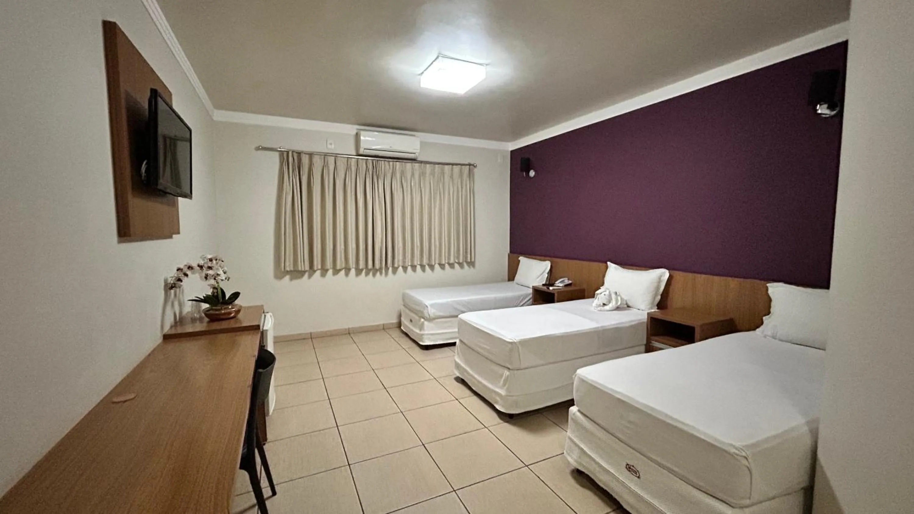 Bedroom, Bed in Havana Express