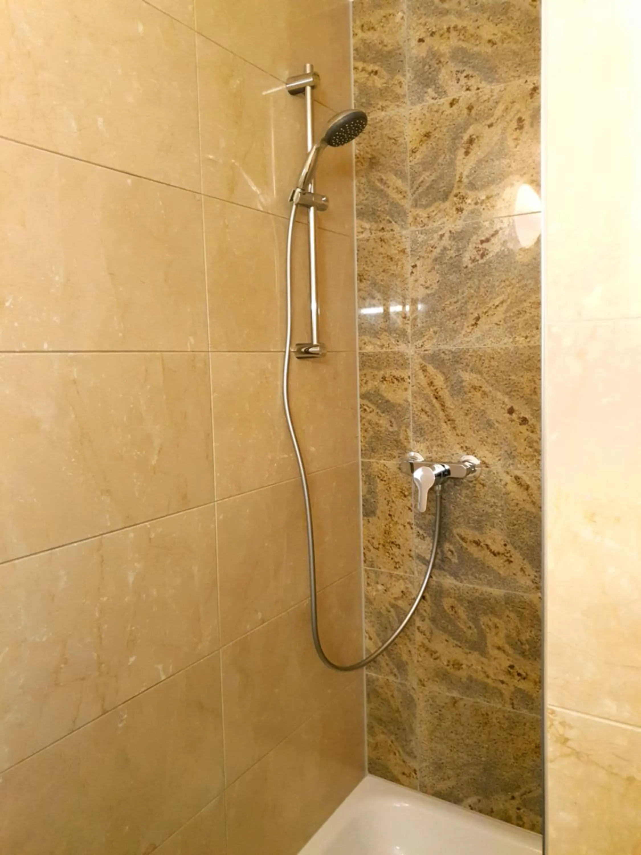 Shower in Apart Hotel Ferdinand Berlin