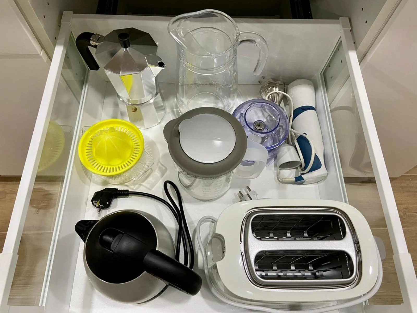 Coffee/tea facilities in Ever House - IFEMA Canillas