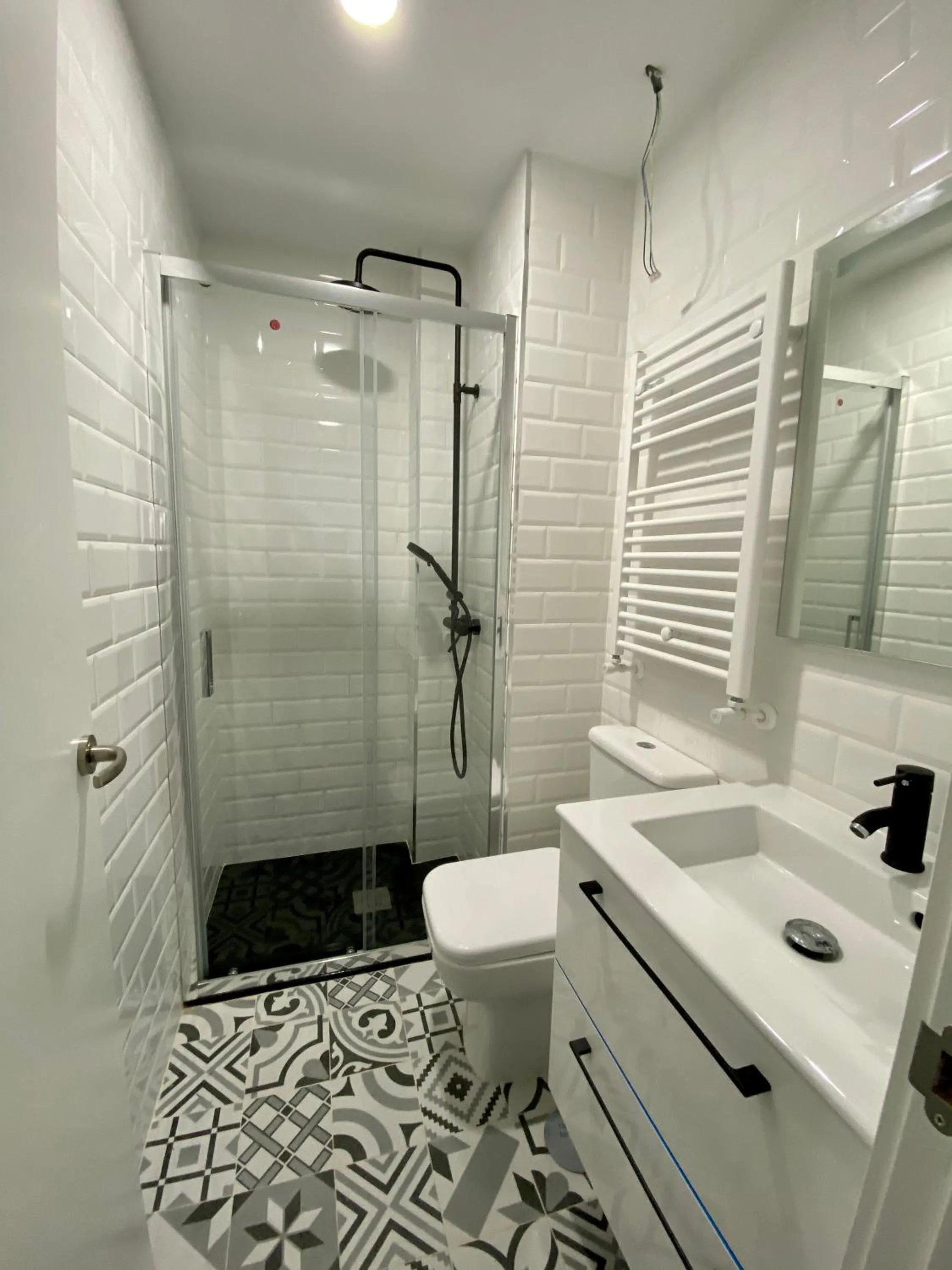 Shower in Ever House - IFEMA Canillas