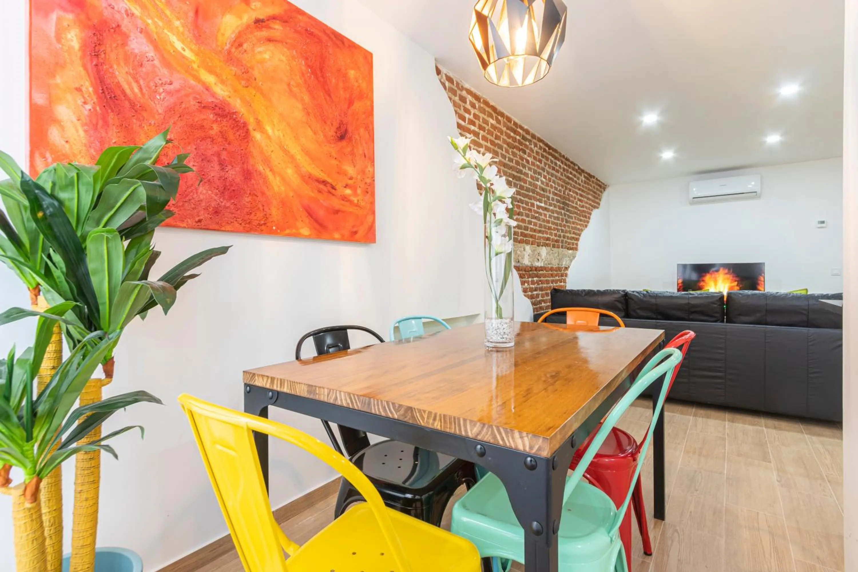 Dining area in Ever House - IFEMA Canillas