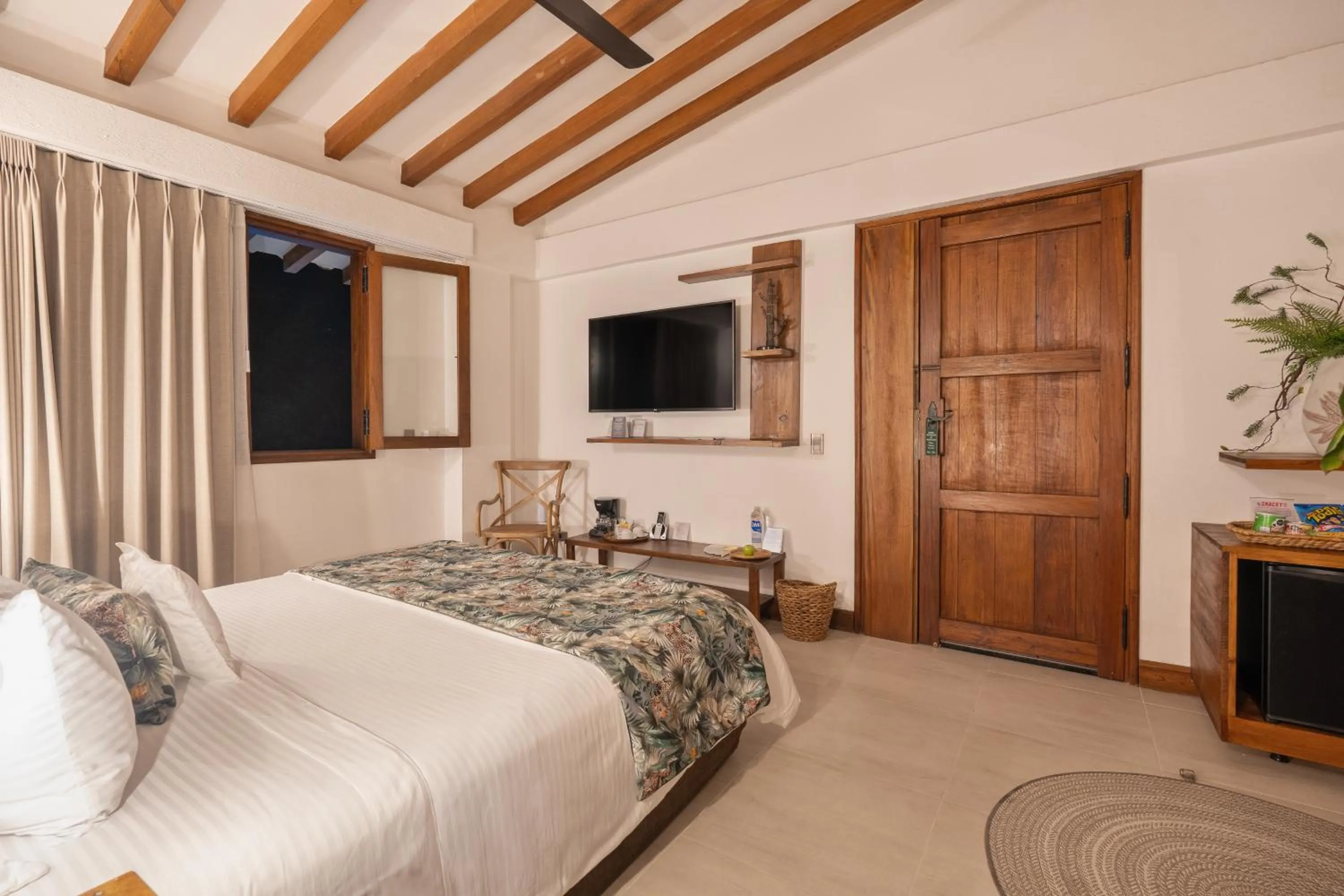 Photo of the whole room, Bed in Casa Bixa Hotel Boutique -Santa Fe de Antioquia- Mayores de 12 años