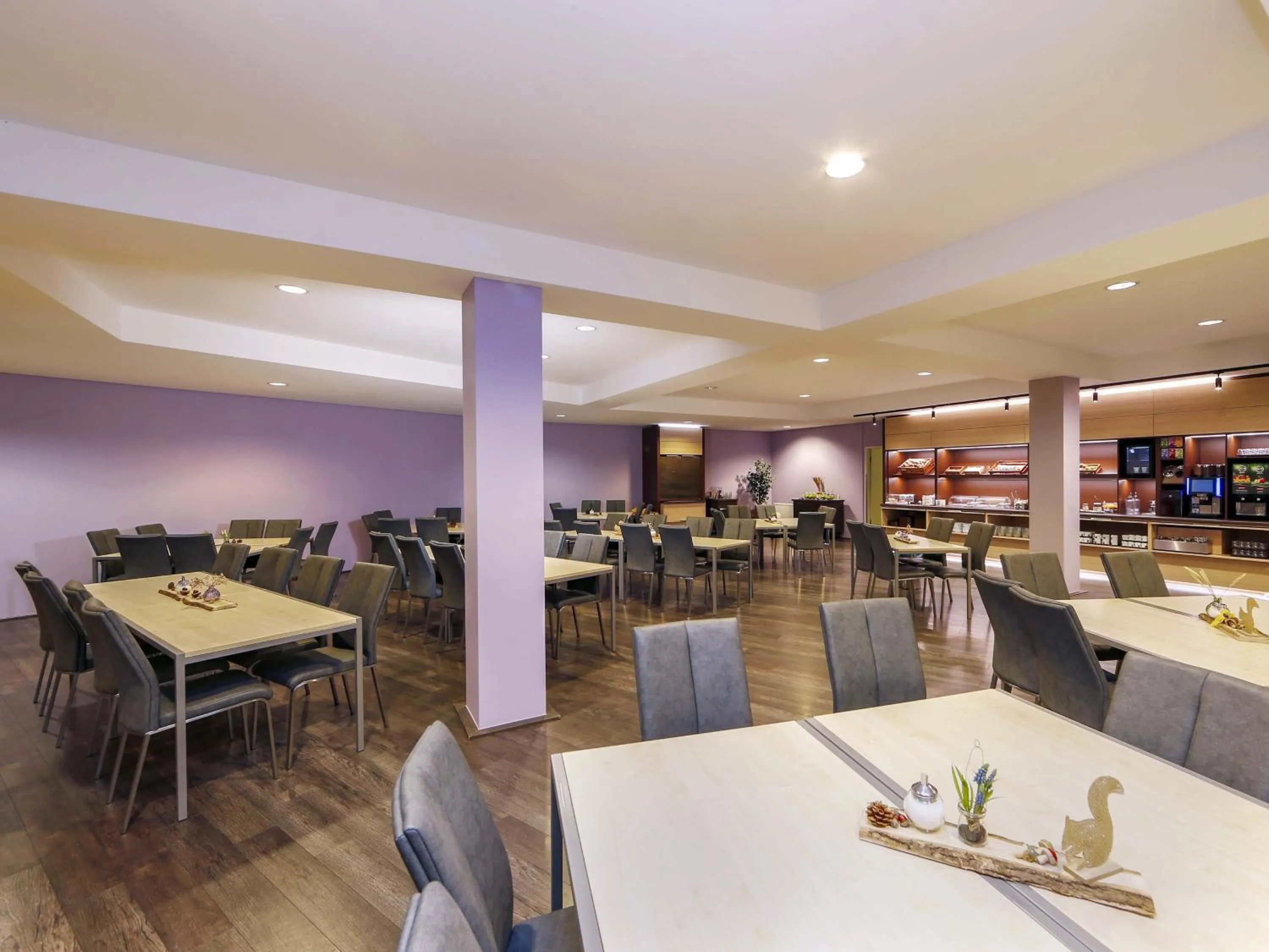 Restaurant/places to eat in B&B Hotel Berlin City-Ost