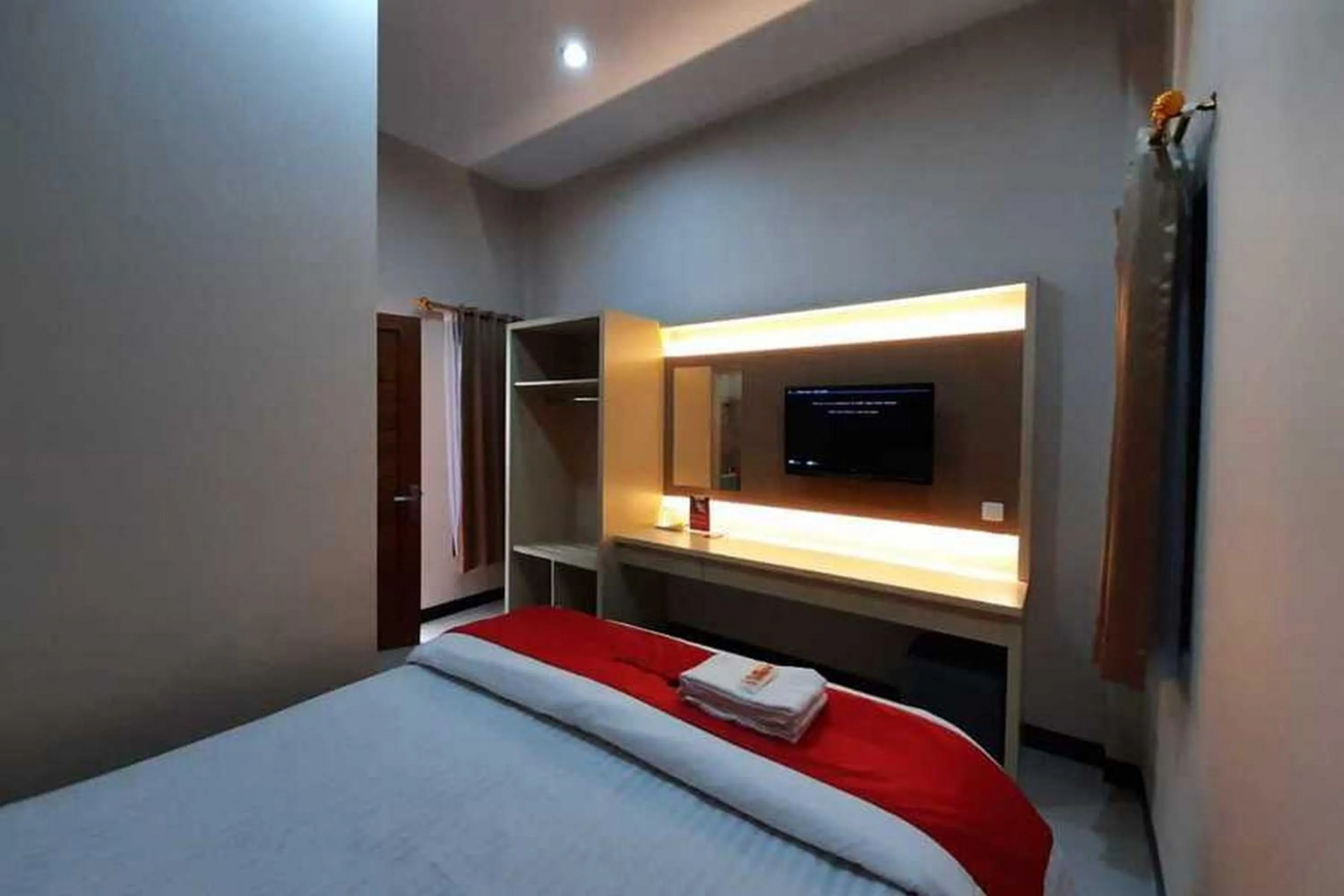 Bed in RedDoorz near Universitas Muhammadiyah Purwokerto