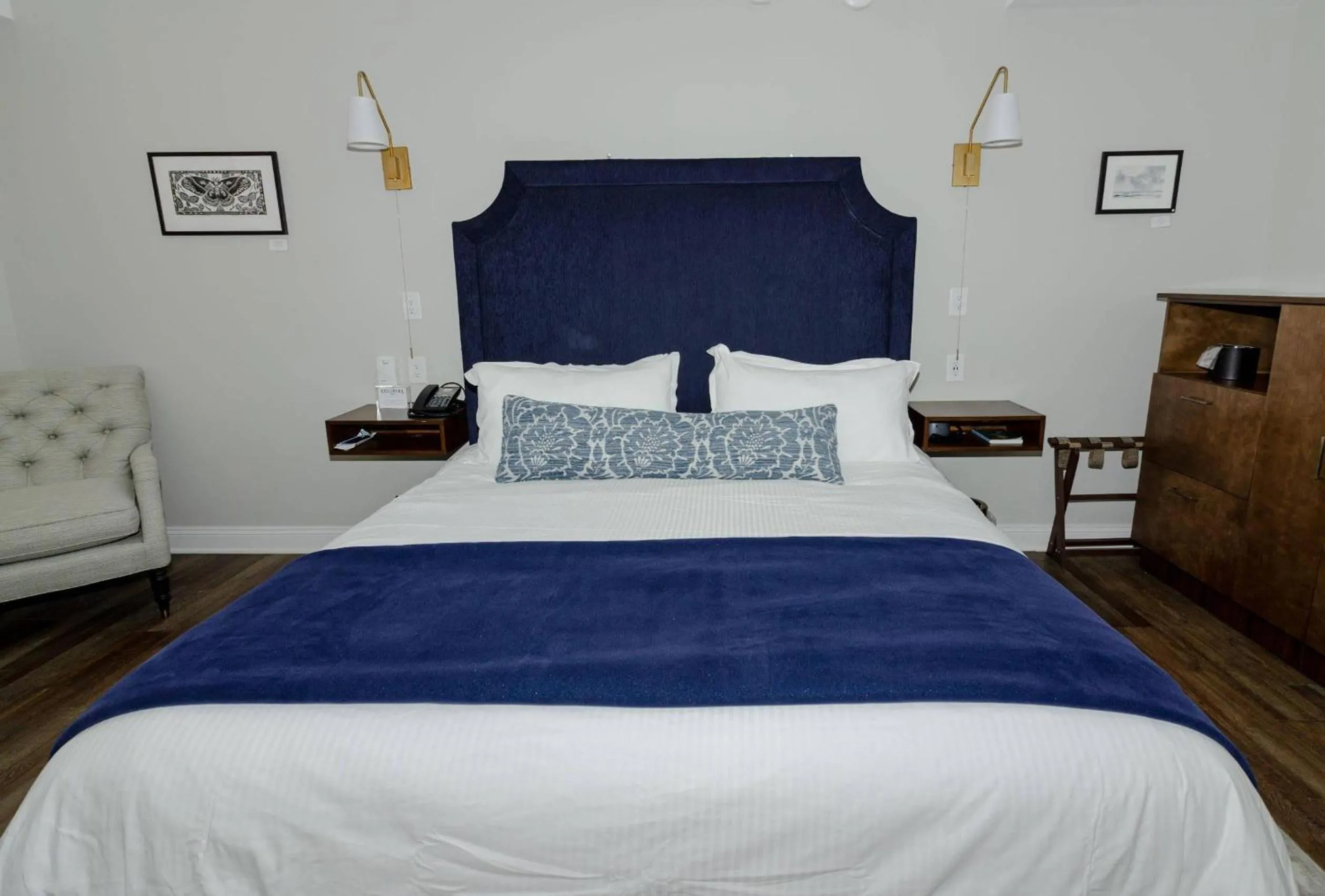 Bedroom in The Colonial Inn, an Ascend Collection Hotel