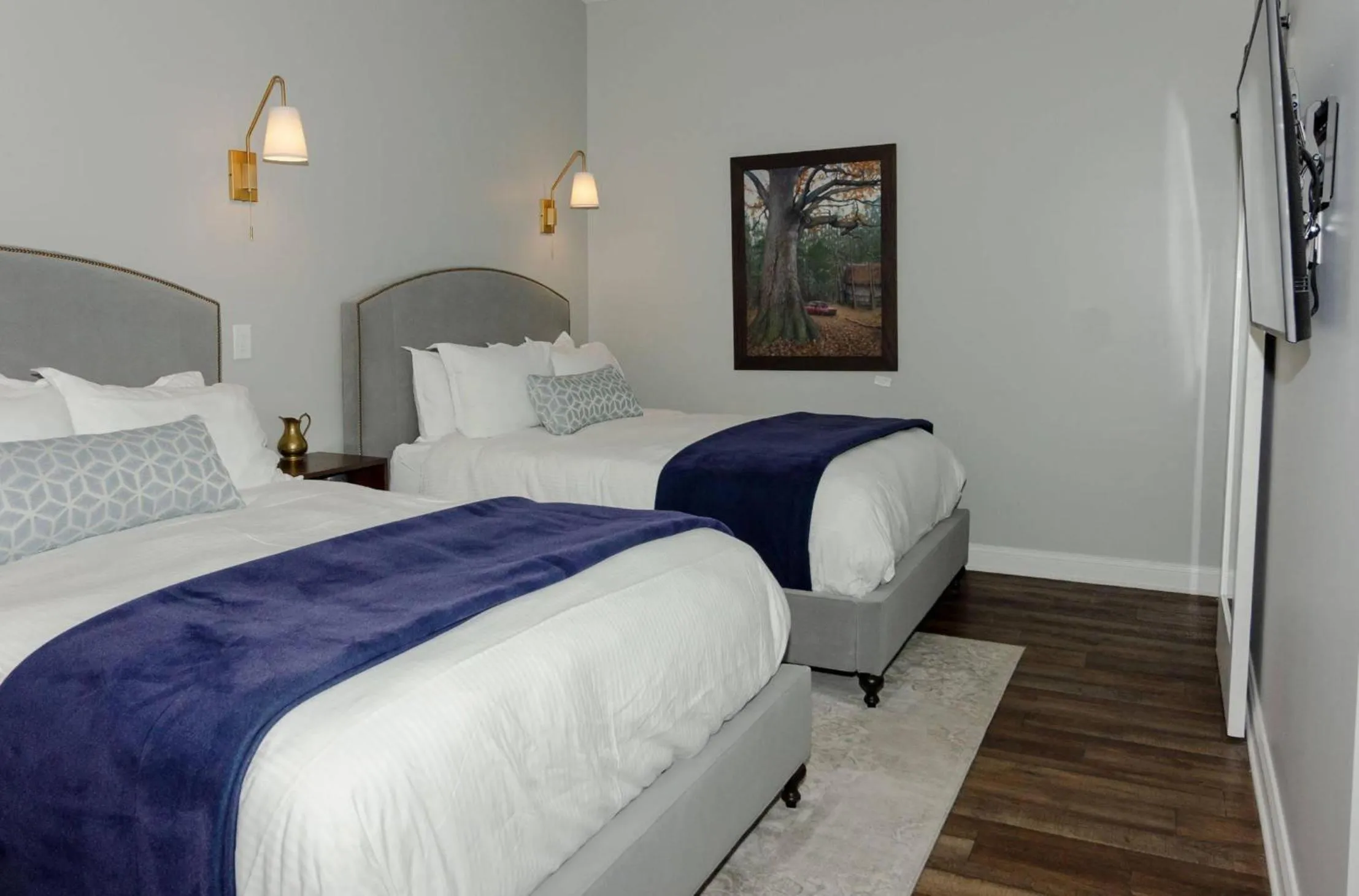 Bedroom in The Colonial Inn, an Ascend Collection Hotel
