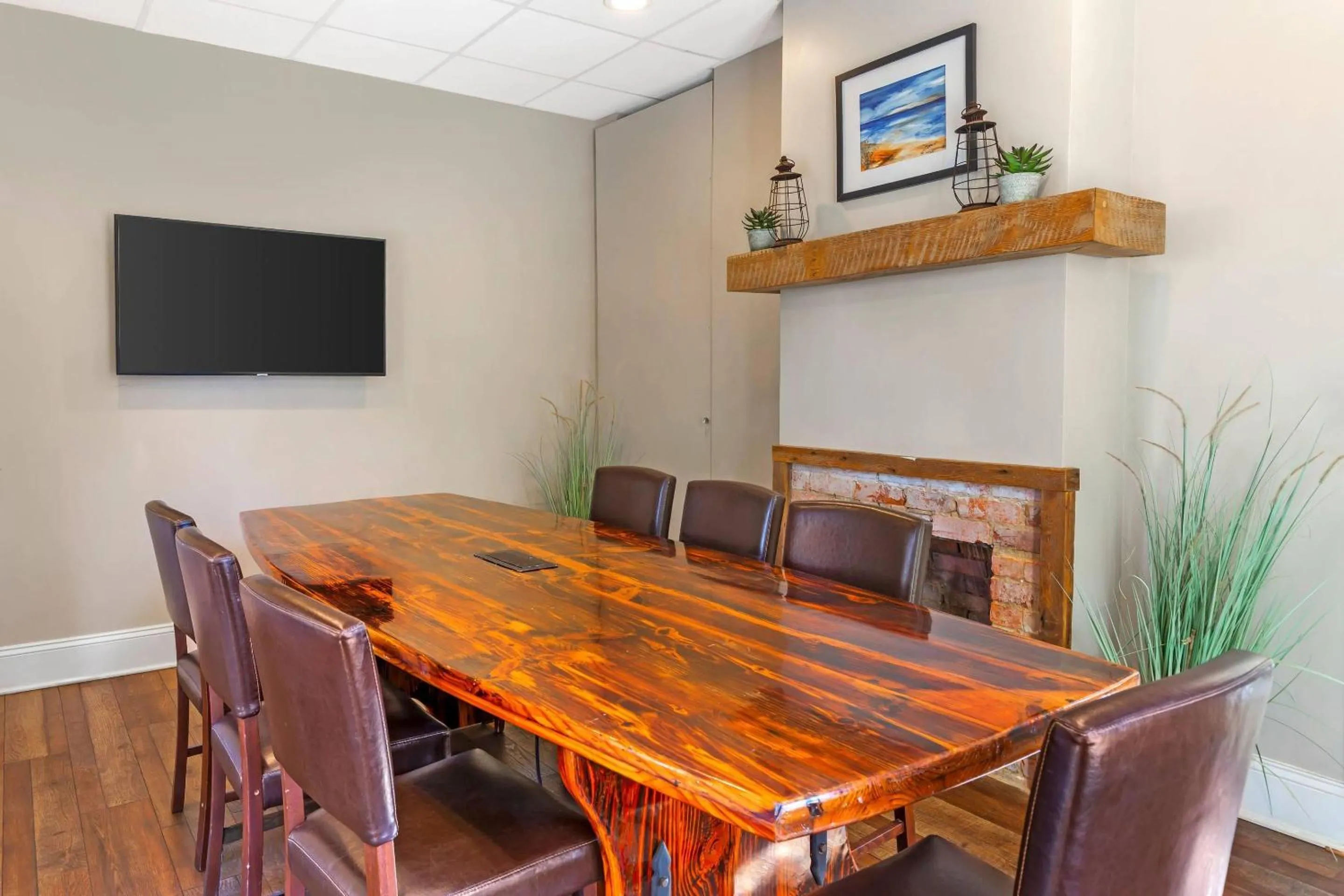 Meeting/conference room in The Colonial Inn, an Ascend Collection Hotel