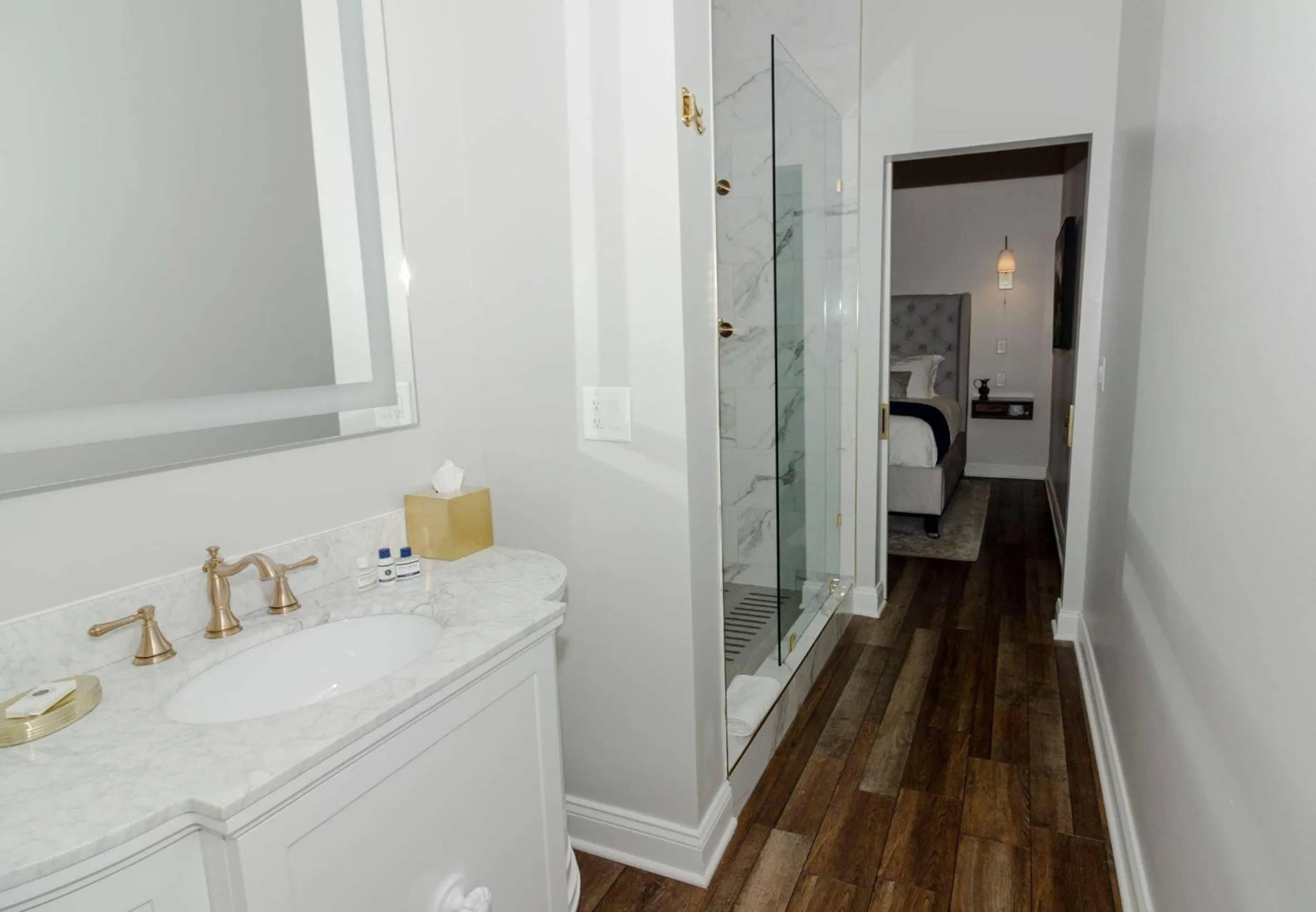 Bedroom in The Colonial Inn, an Ascend Collection Hotel