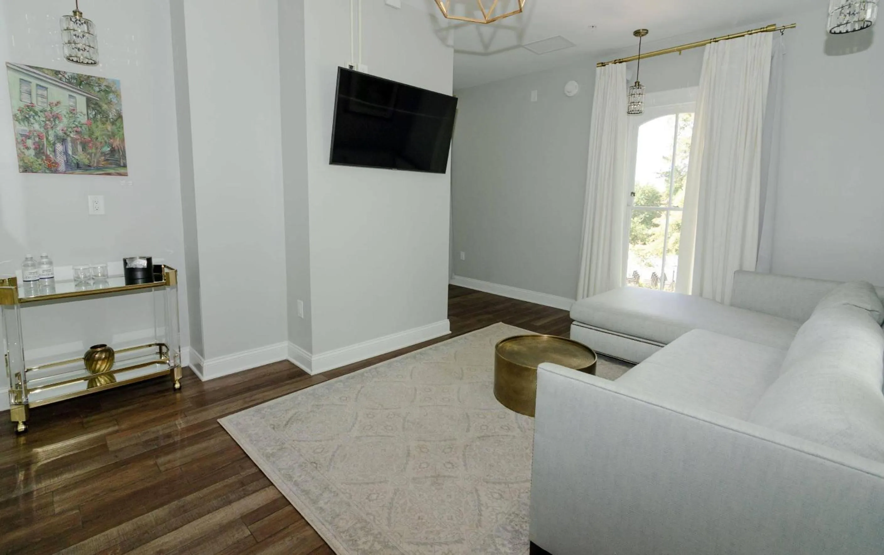 Bedroom in The Colonial Inn, an Ascend Collection Hotel