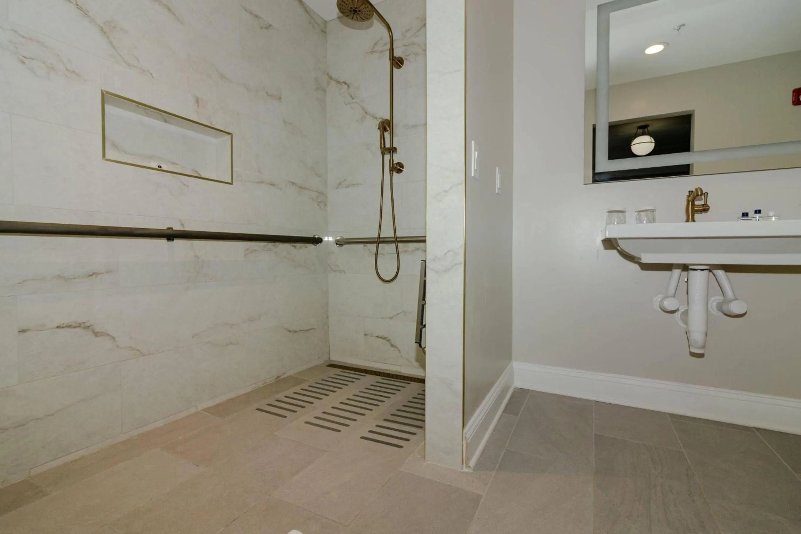 Bedroom in The Colonial Inn, an Ascend Collection Hotel