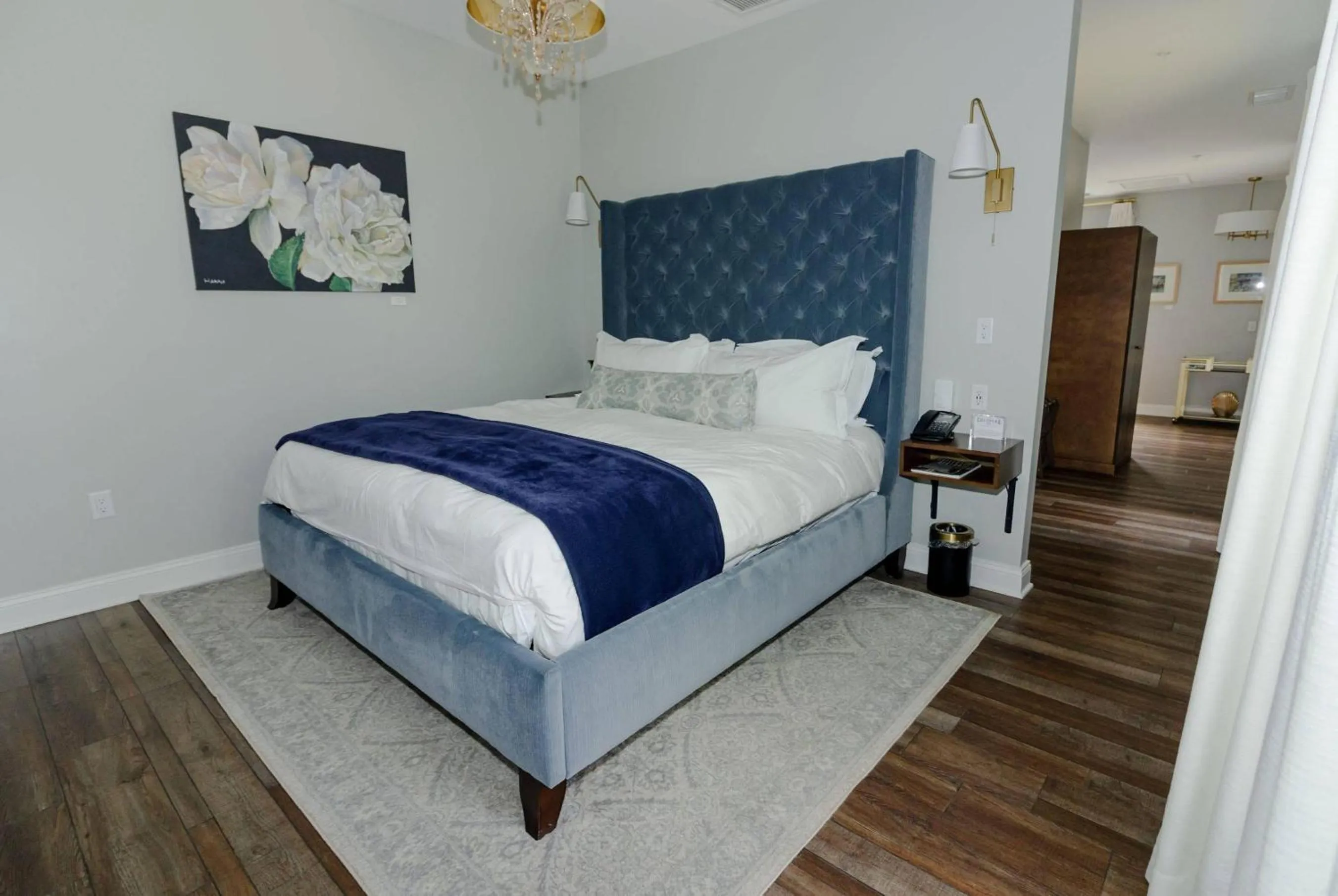 Bedroom in The Colonial Inn, an Ascend Collection Hotel