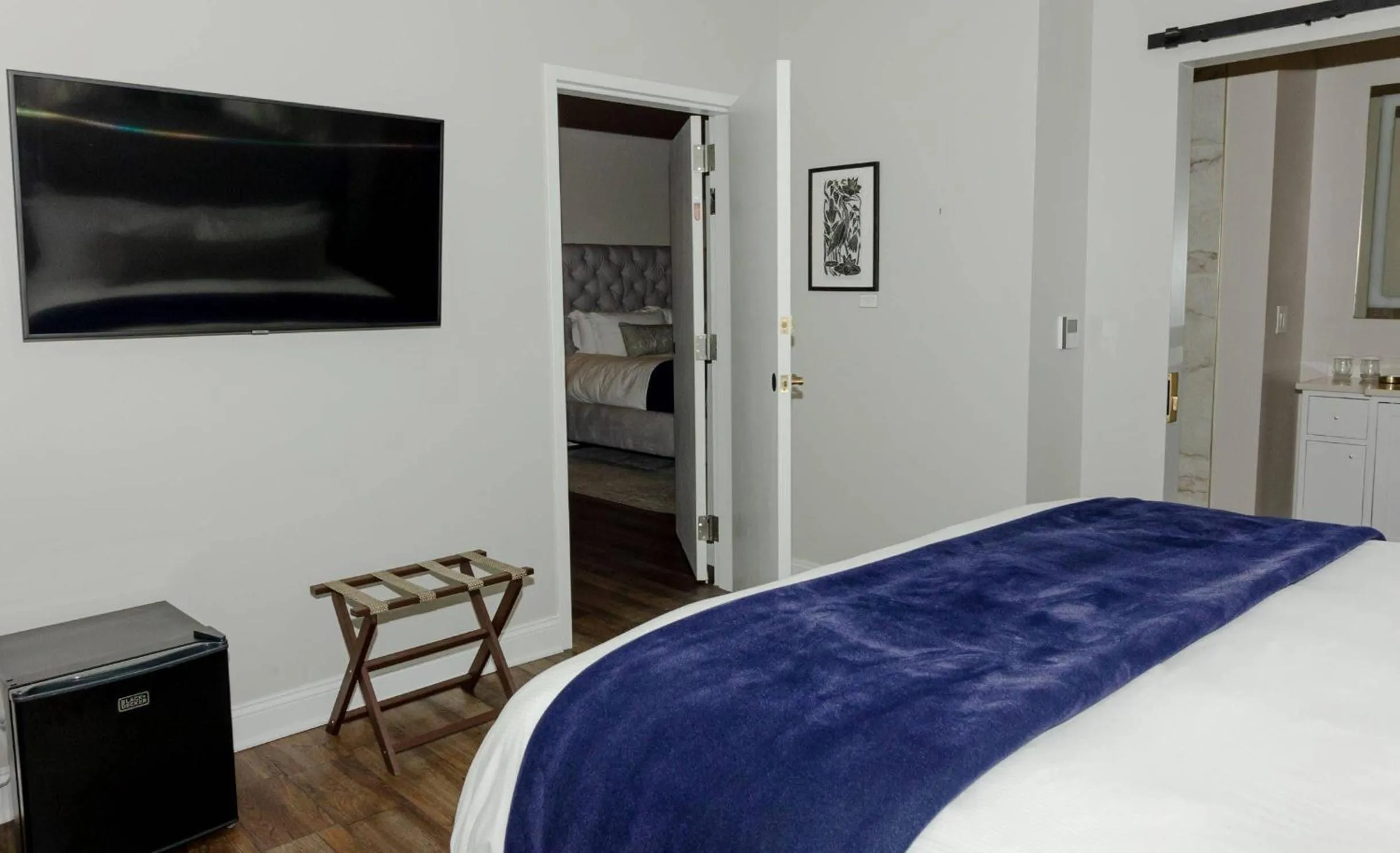 Bedroom in The Colonial Inn, an Ascend Collection Hotel