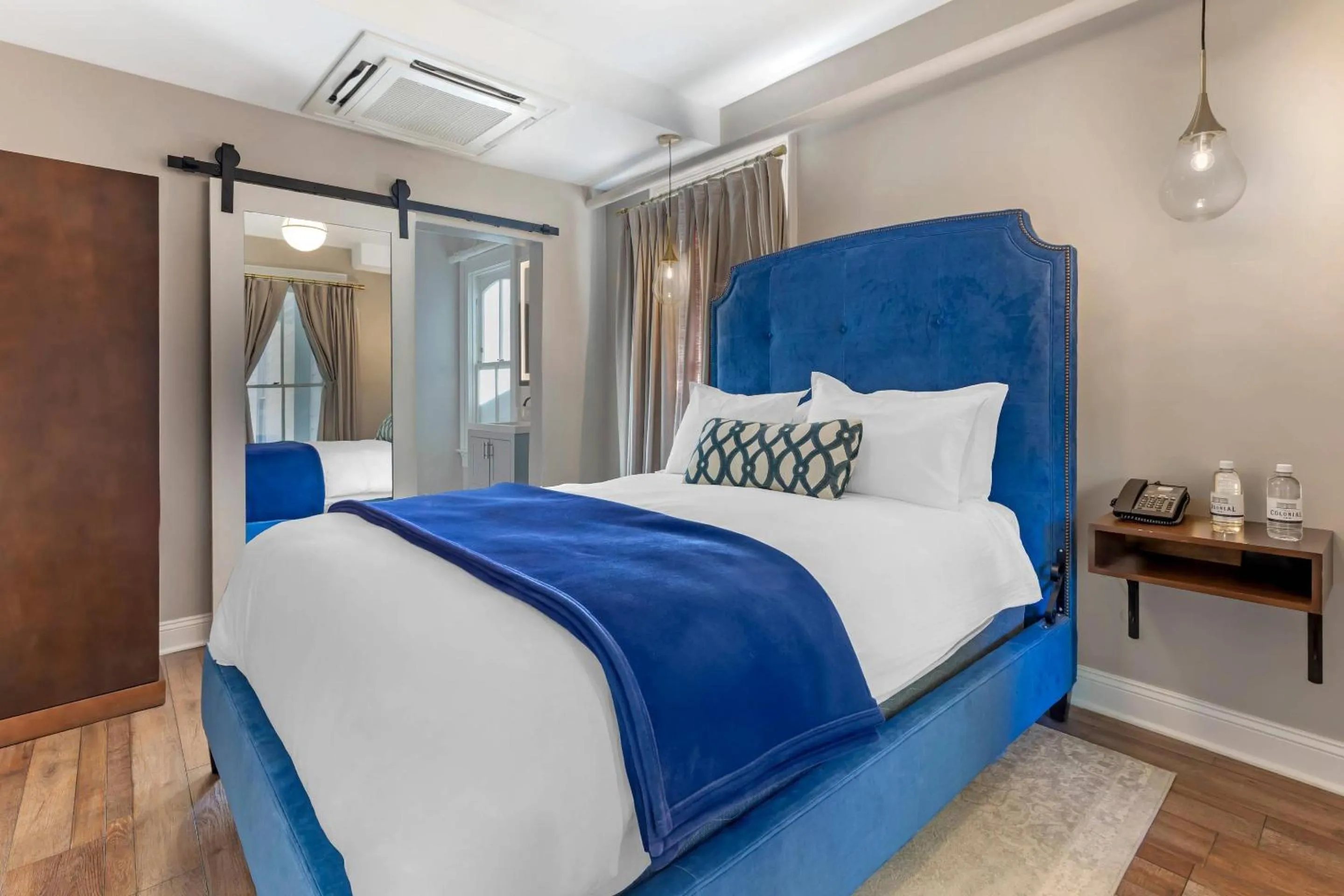 Bedroom, Bed in The Colonial Inn, an Ascend Collection Hotel