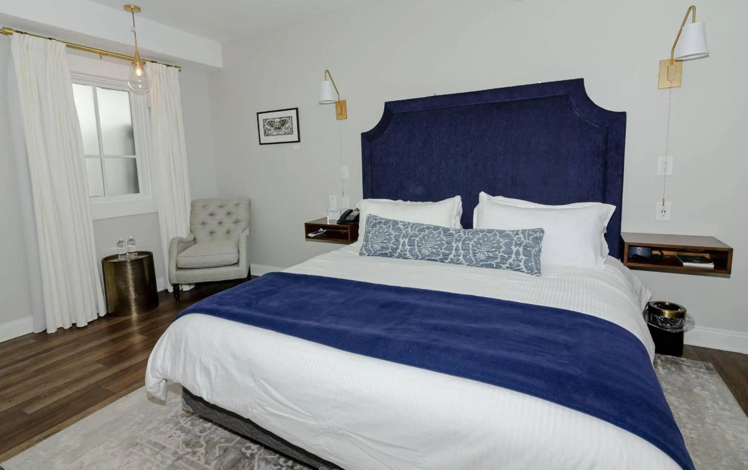 Bedroom in The Colonial Inn, an Ascend Collection Hotel