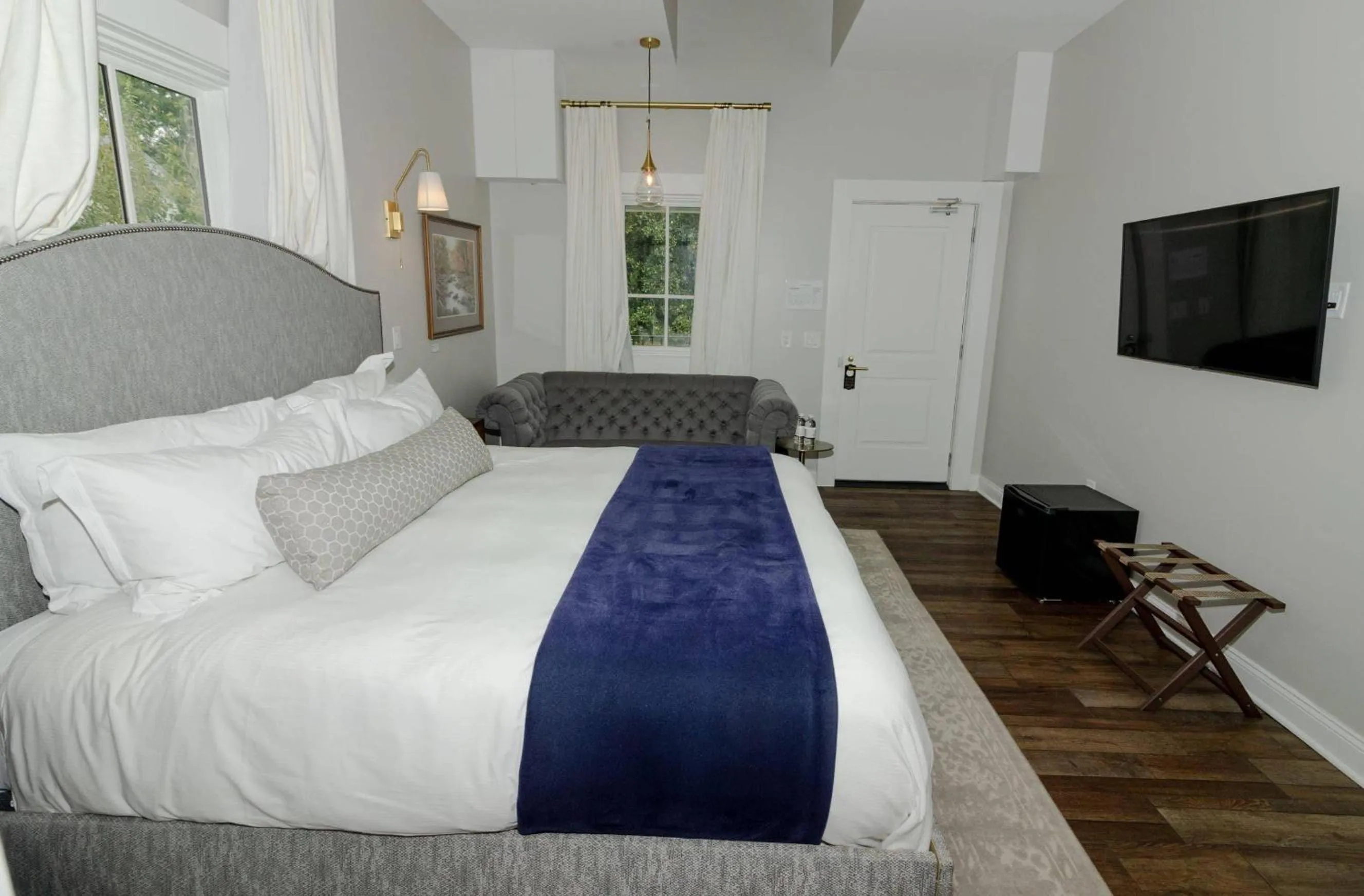 Bedroom in The Colonial Inn, an Ascend Collection Hotel