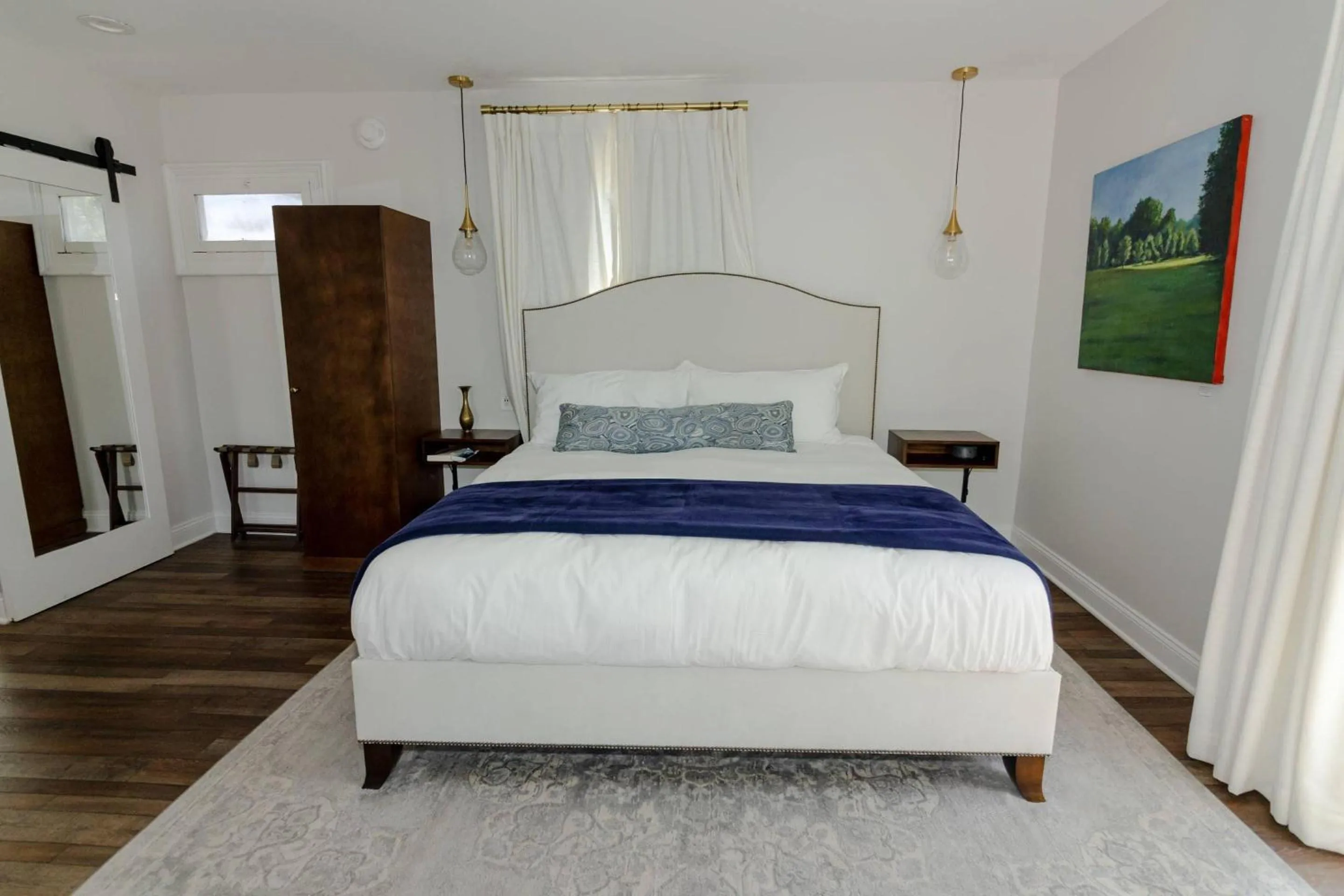 Bedroom in The Colonial Inn, an Ascend Collection Hotel