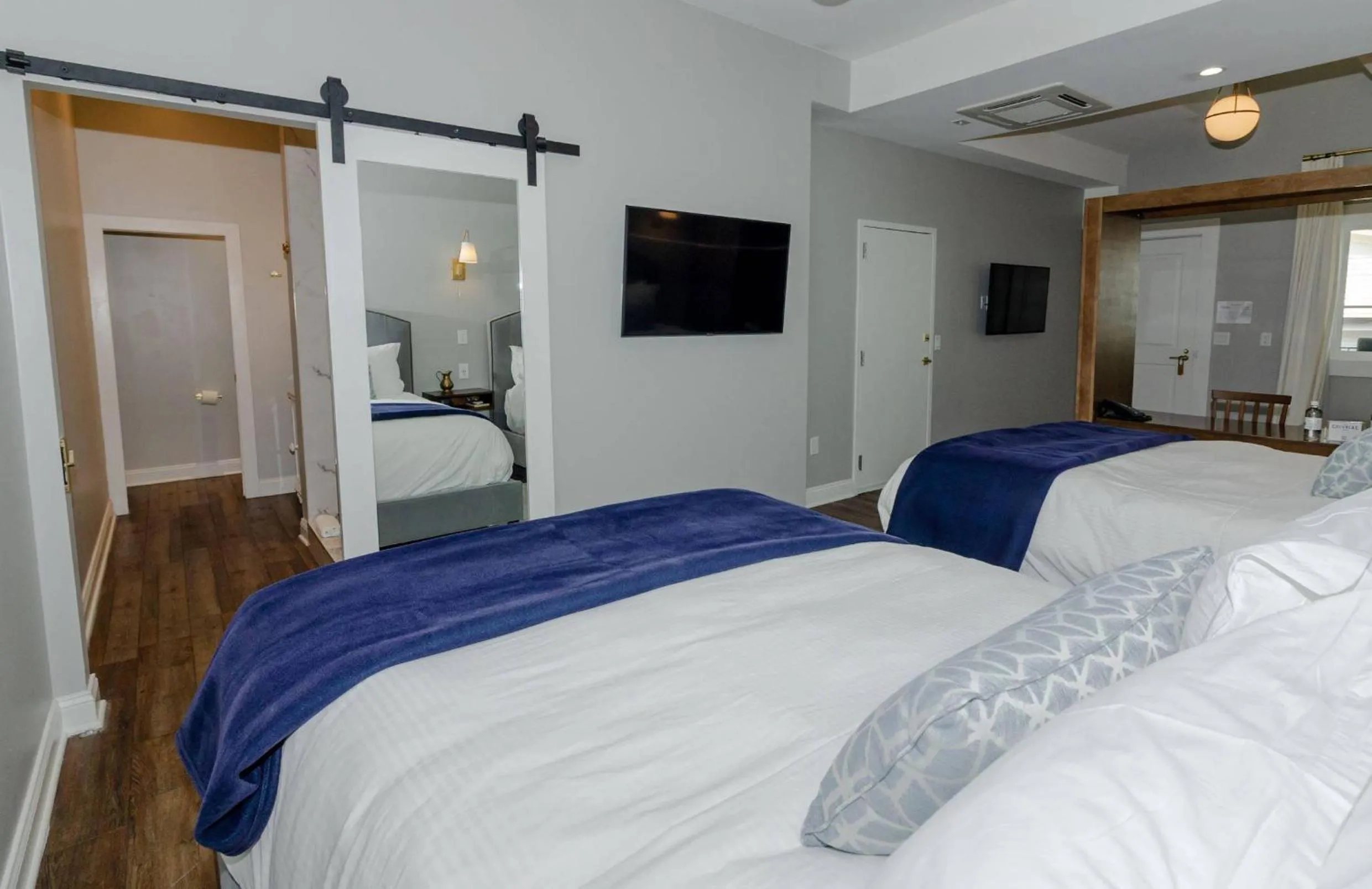 Bedroom in The Colonial Inn, an Ascend Collection Hotel