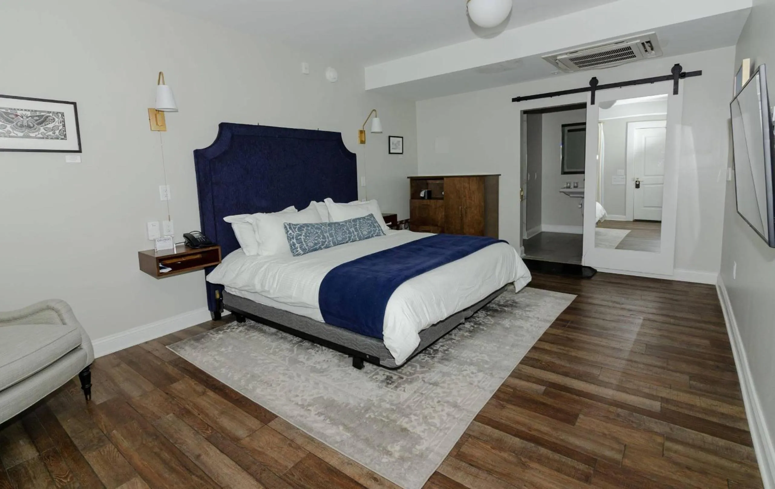 Bedroom in The Colonial Inn, an Ascend Collection Hotel