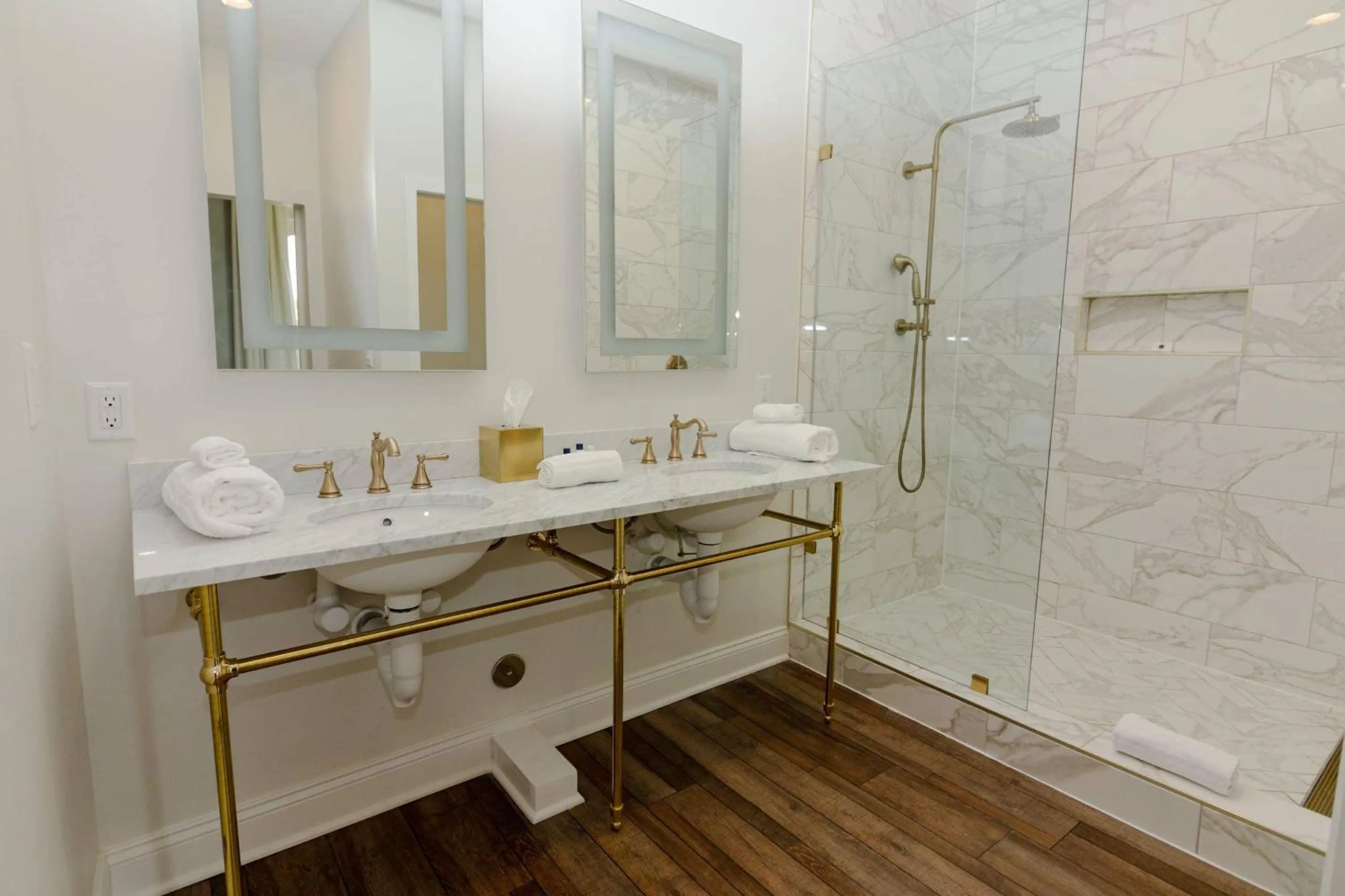 Bedroom in The Colonial Inn, an Ascend Collection Hotel