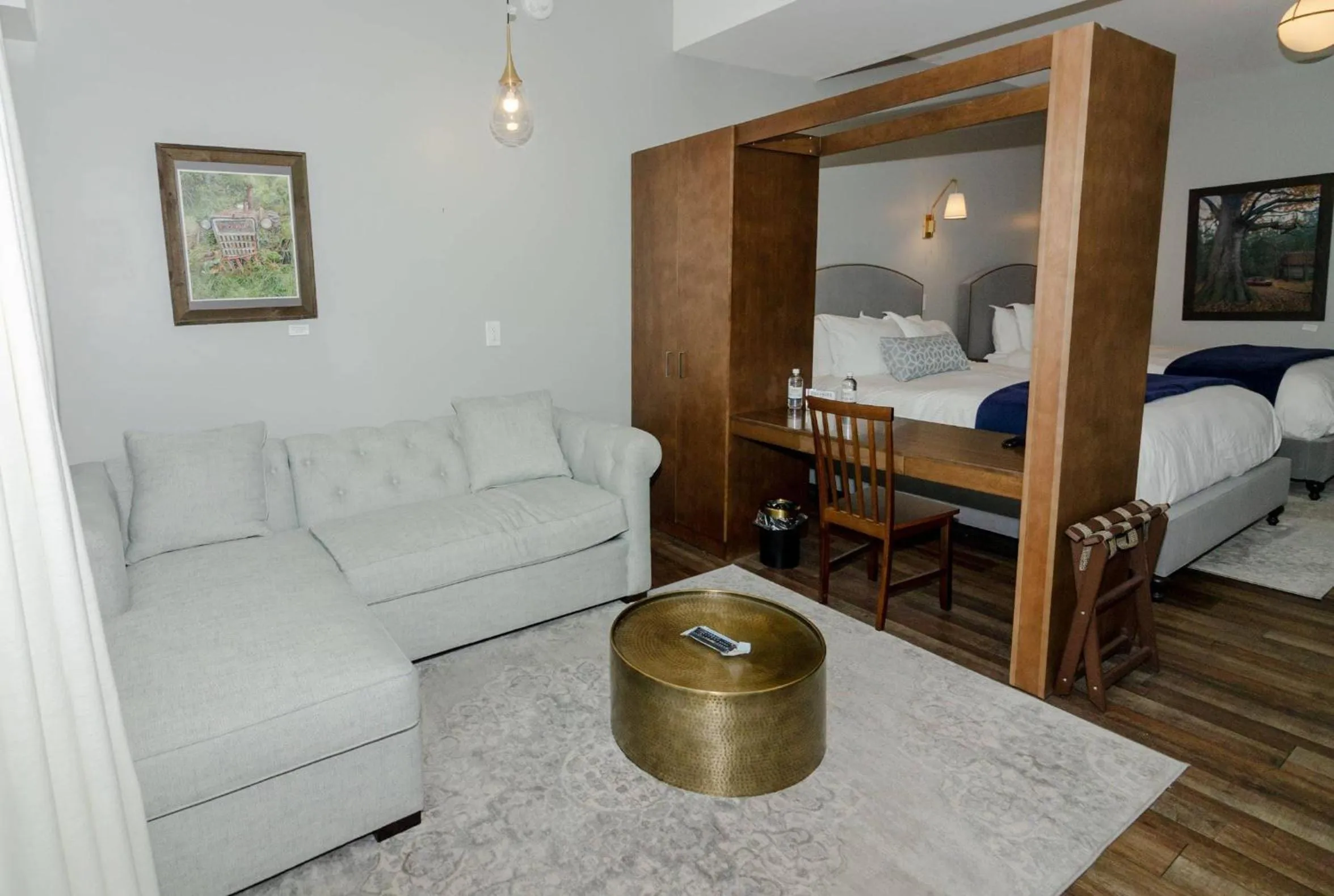Bedroom in The Colonial Inn, an Ascend Collection Hotel
