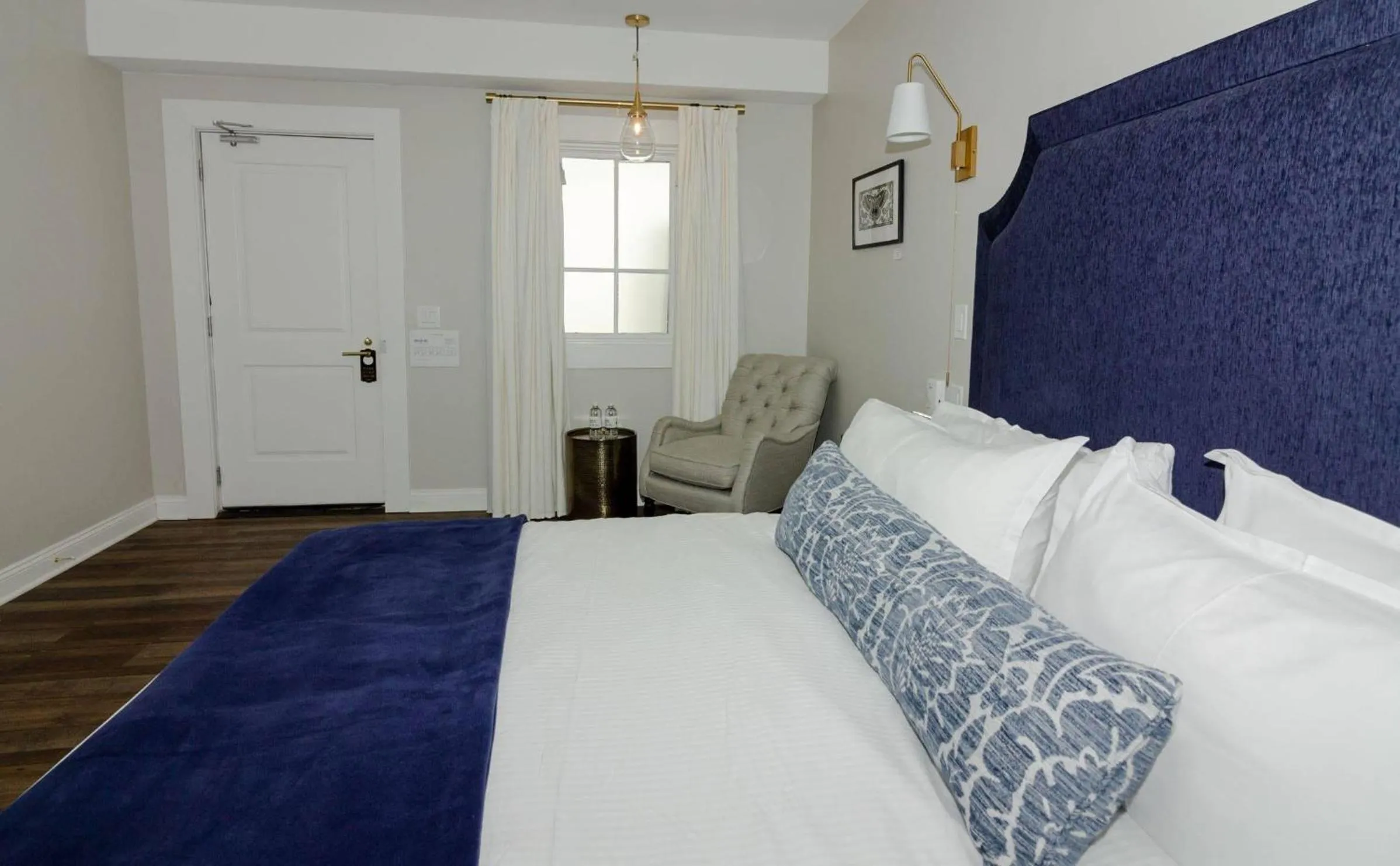 Bedroom in The Colonial Inn, an Ascend Collection Hotel