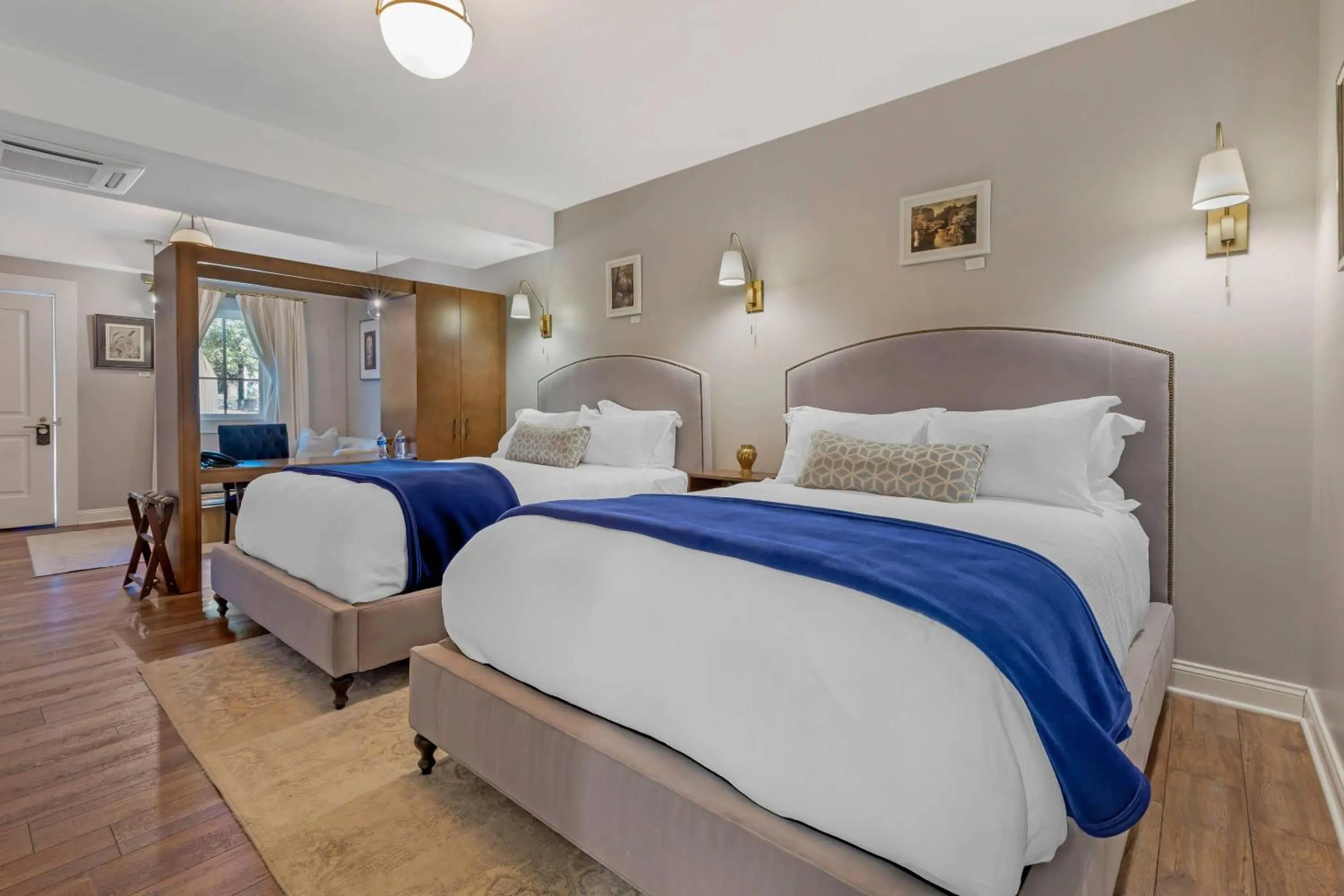 Bedroom, Bed in The Colonial Inn, an Ascend Collection Hotel