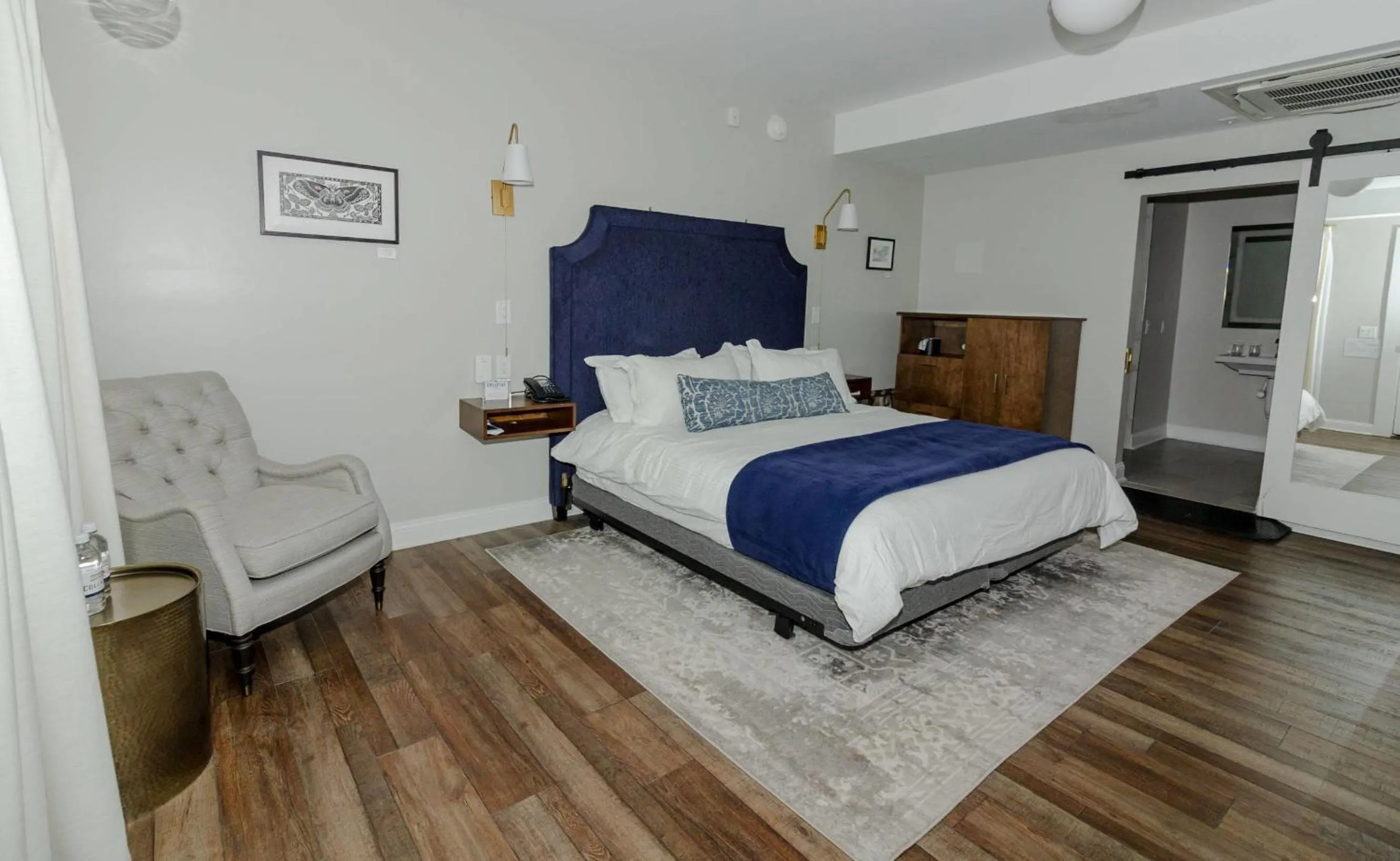 Bedroom in The Colonial Inn, an Ascend Collection Hotel