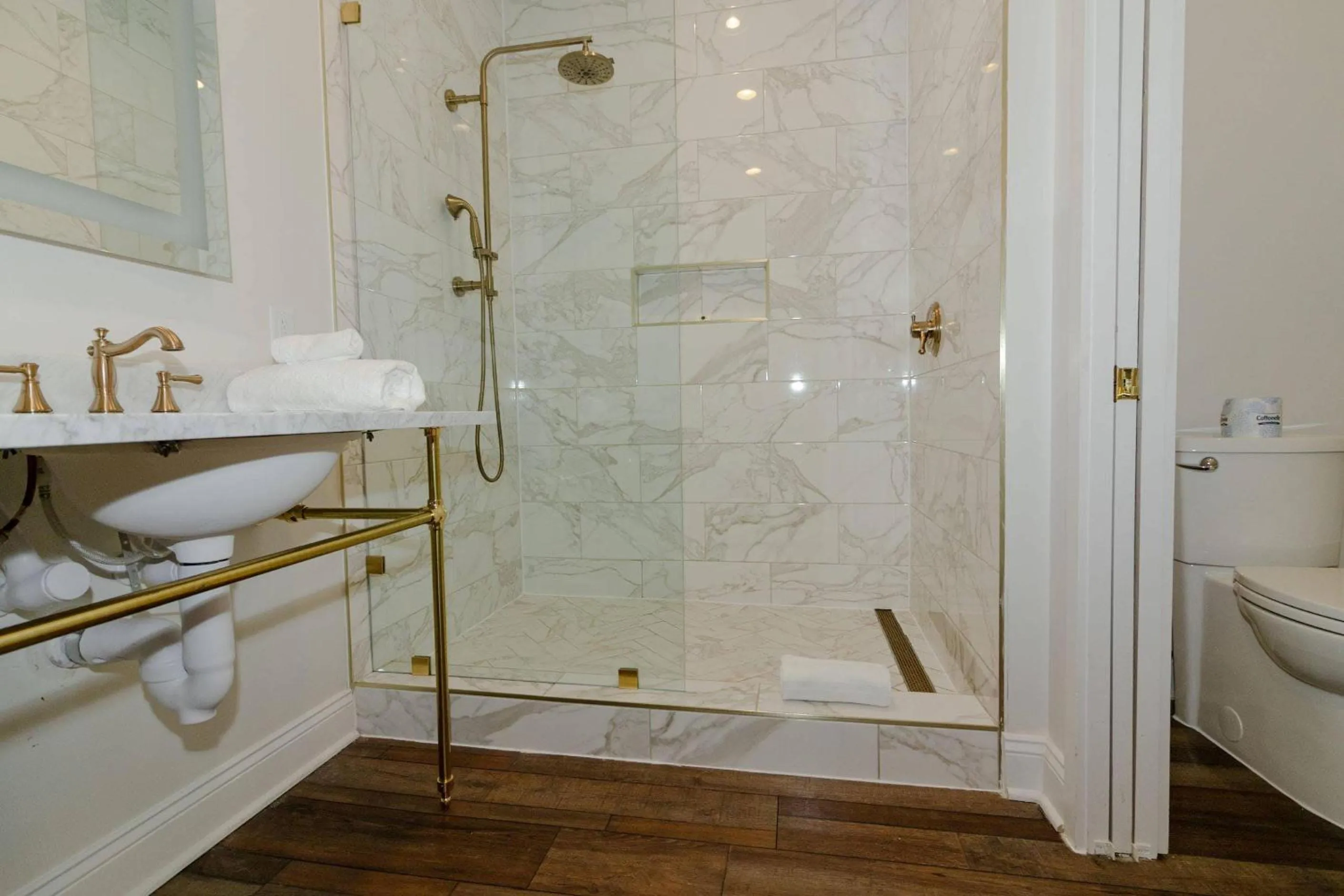 Bedroom in The Colonial Inn, an Ascend Collection Hotel