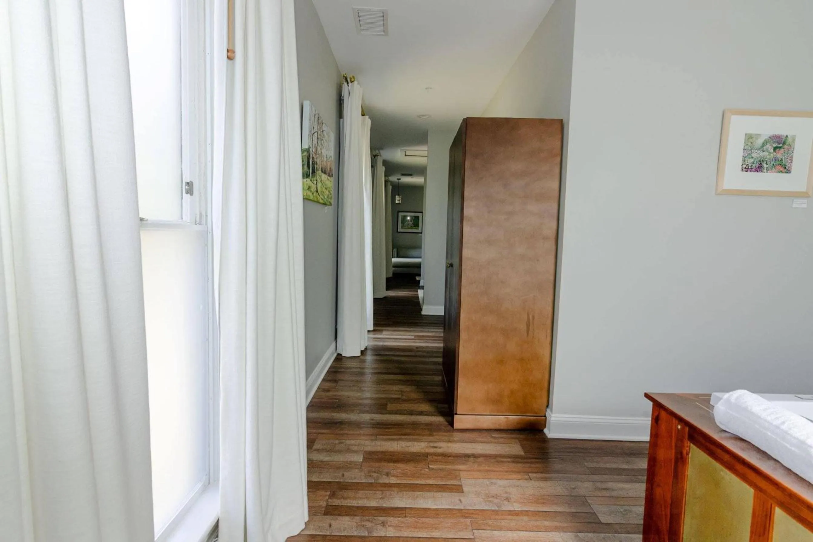 Bedroom in The Colonial Inn, an Ascend Collection Hotel
