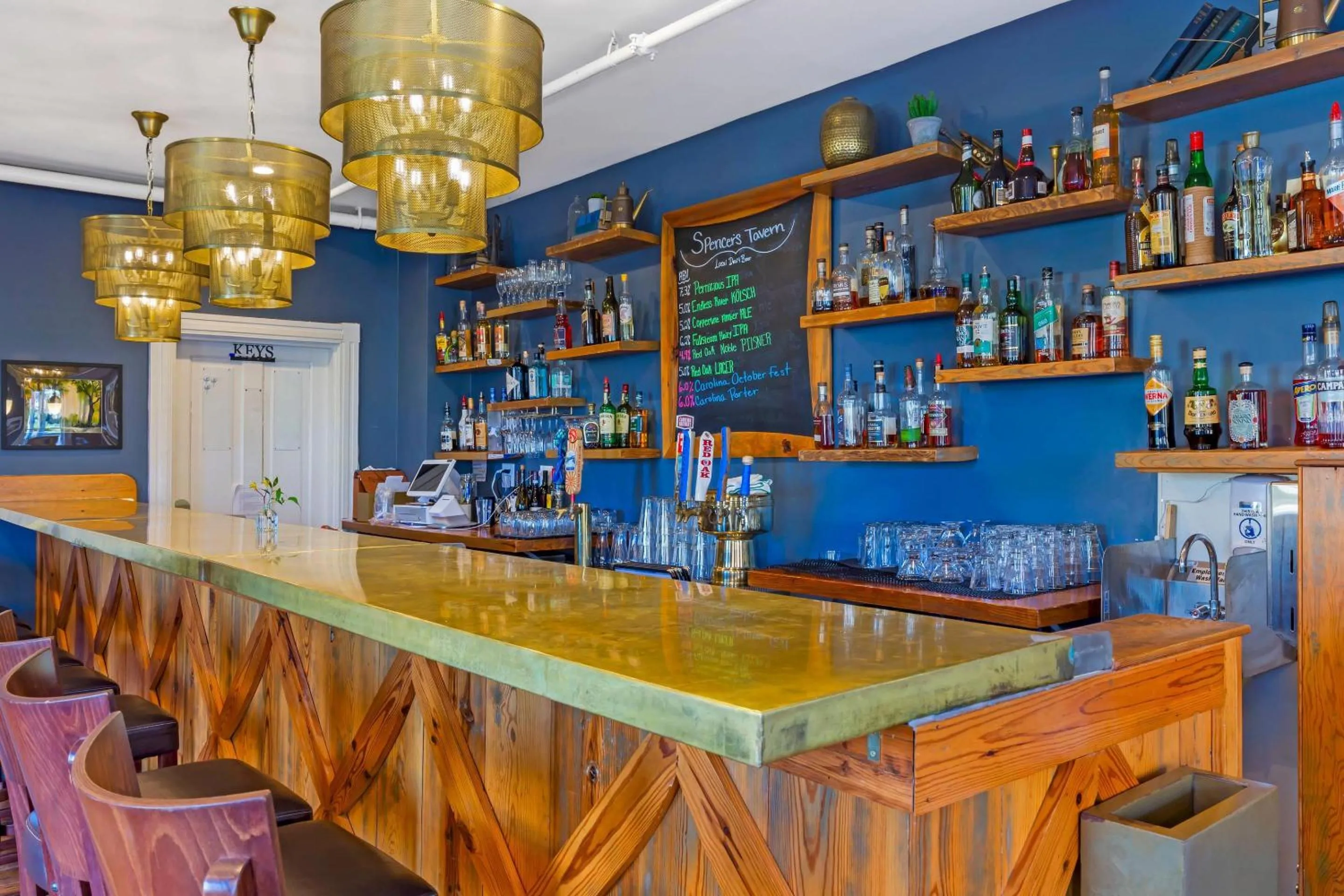 Lounge or bar in The Colonial Inn, an Ascend Collection Hotel