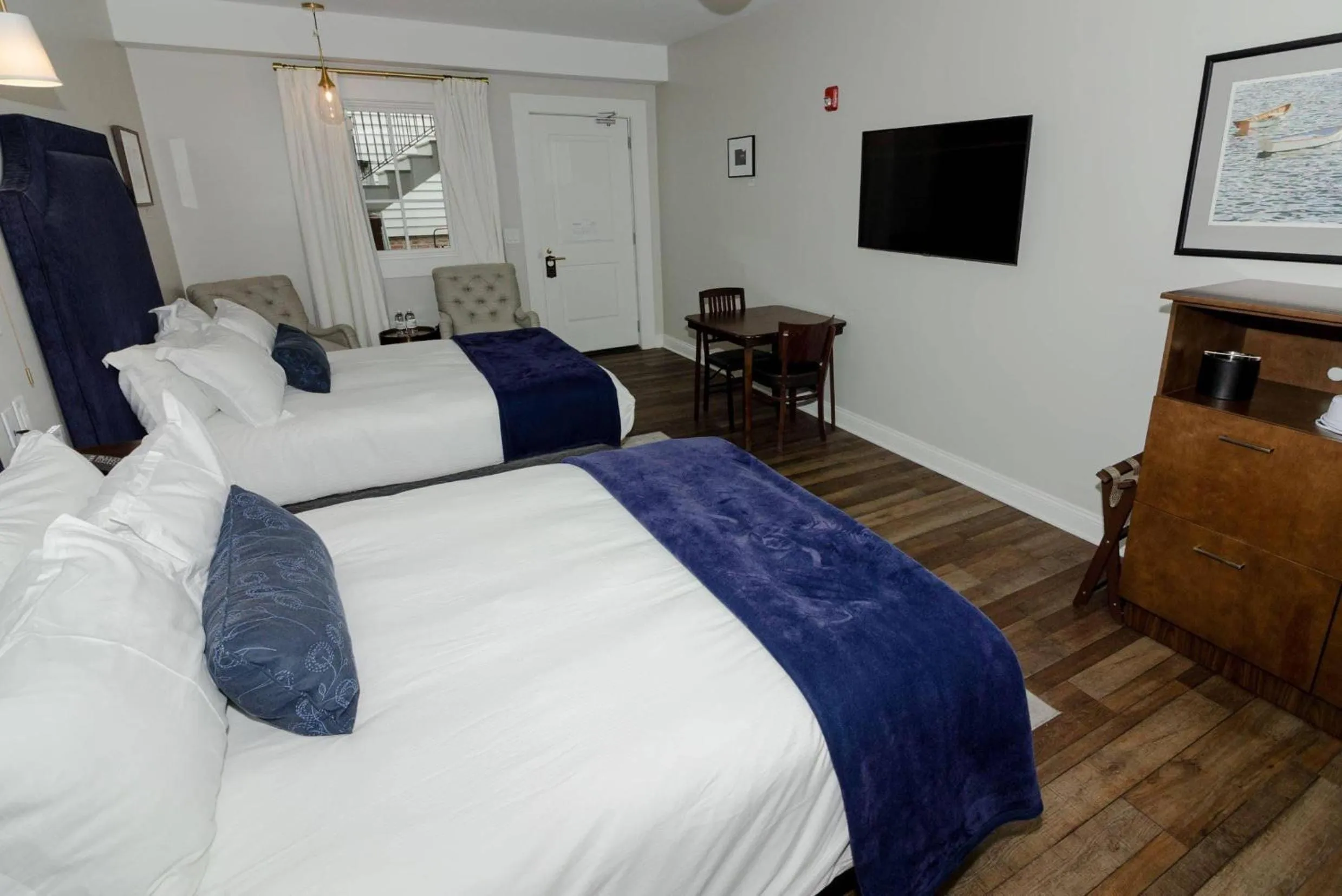 Bedroom in The Colonial Inn, an Ascend Collection Hotel