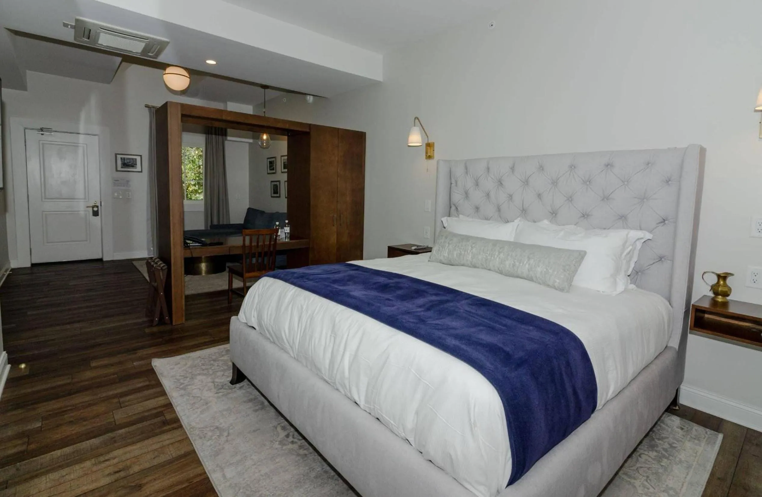 Bedroom in The Colonial Inn, an Ascend Collection Hotel