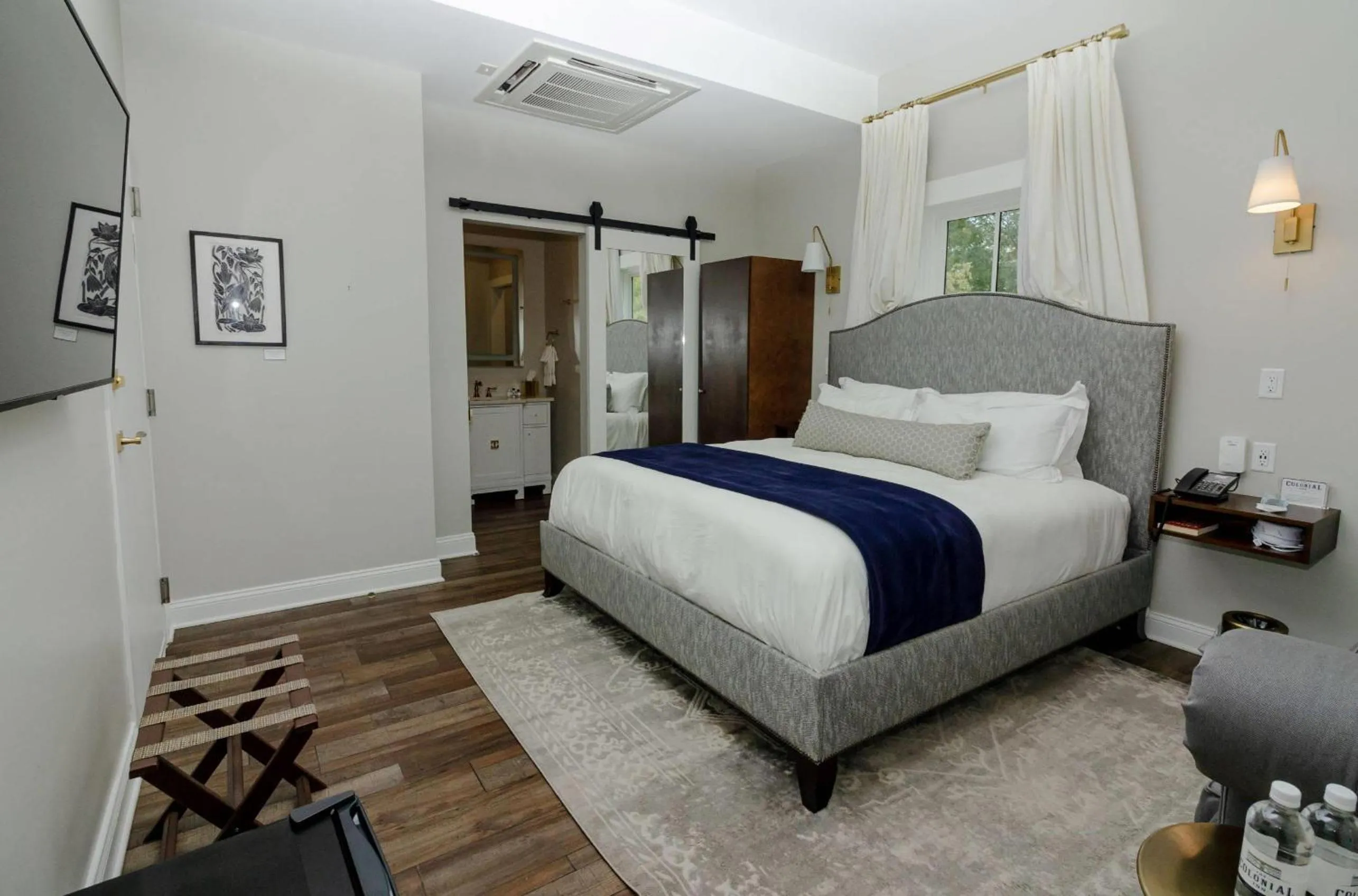 Bedroom in The Colonial Inn, an Ascend Collection Hotel