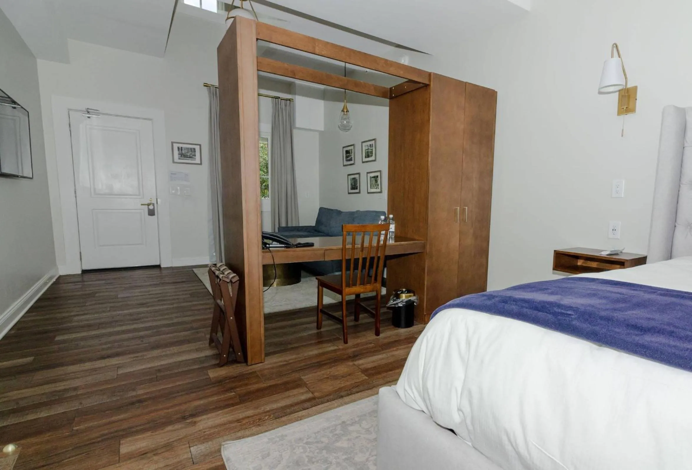 Bedroom in The Colonial Inn, an Ascend Collection Hotel