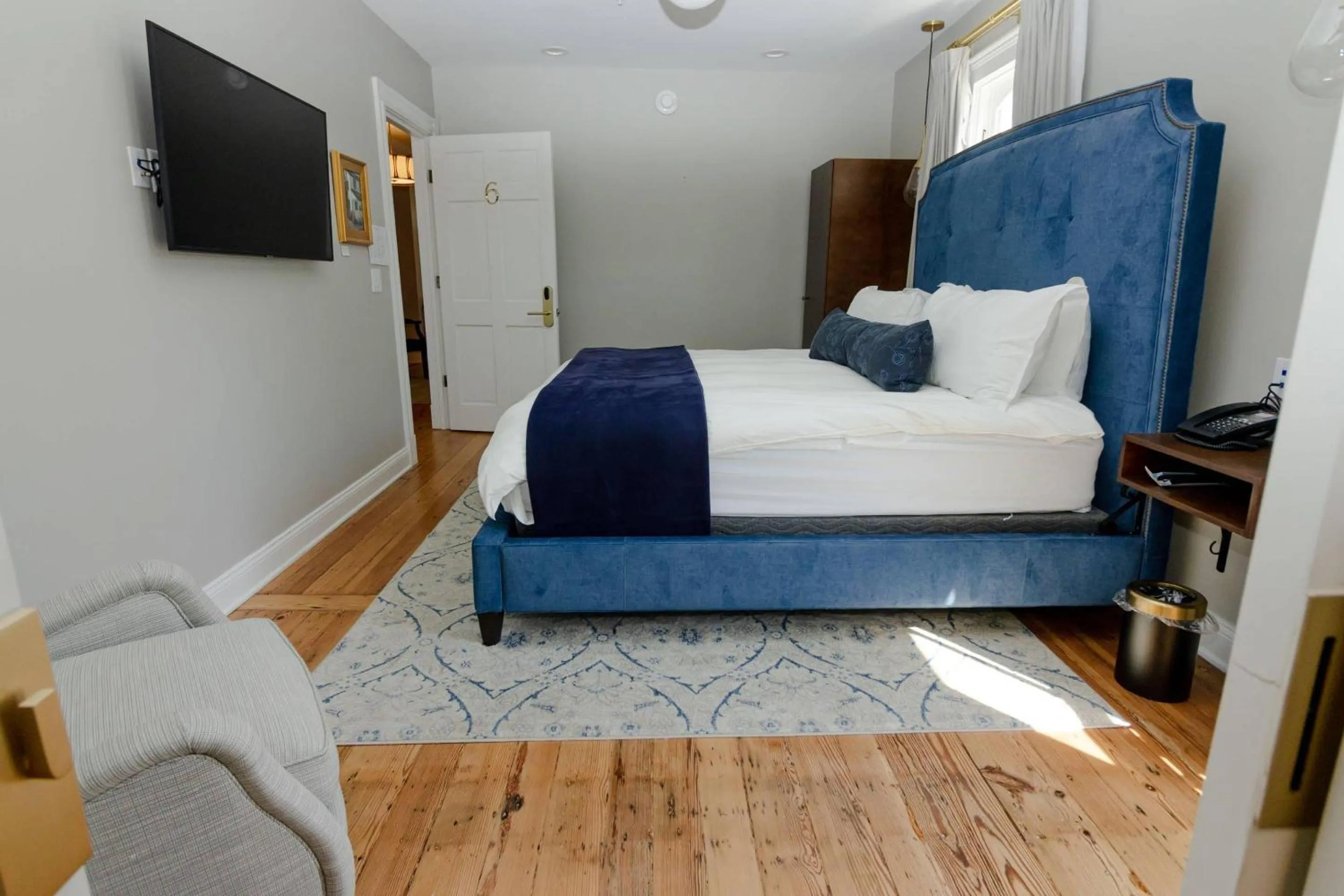 Bedroom in The Colonial Inn, an Ascend Collection Hotel