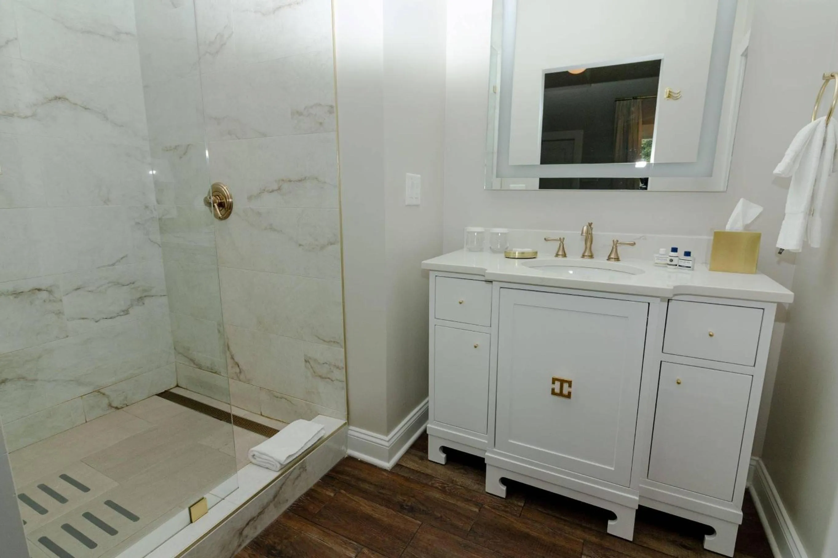 Bedroom in The Colonial Inn, an Ascend Collection Hotel