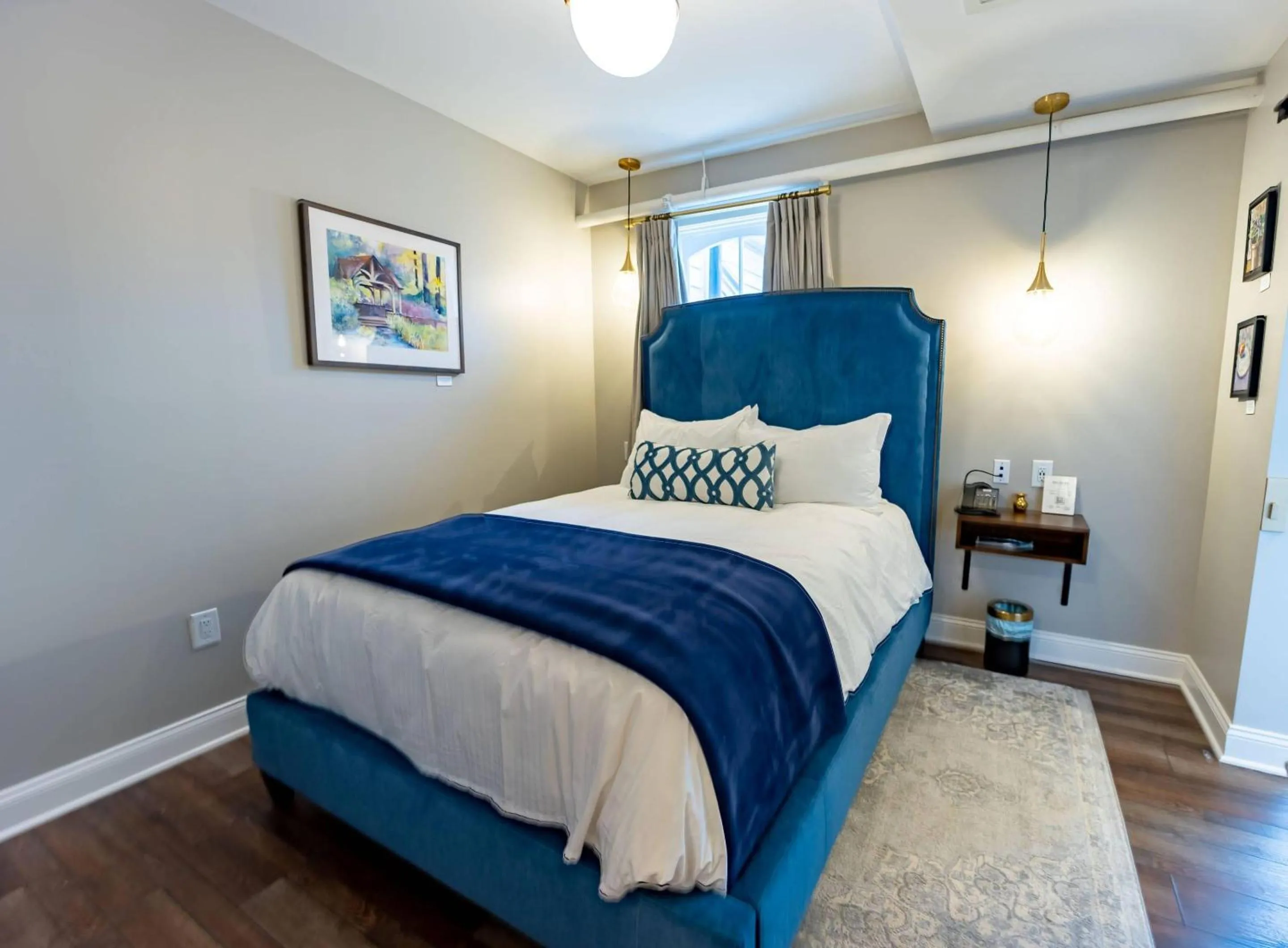 Bedroom in The Colonial Inn, an Ascend Collection Hotel