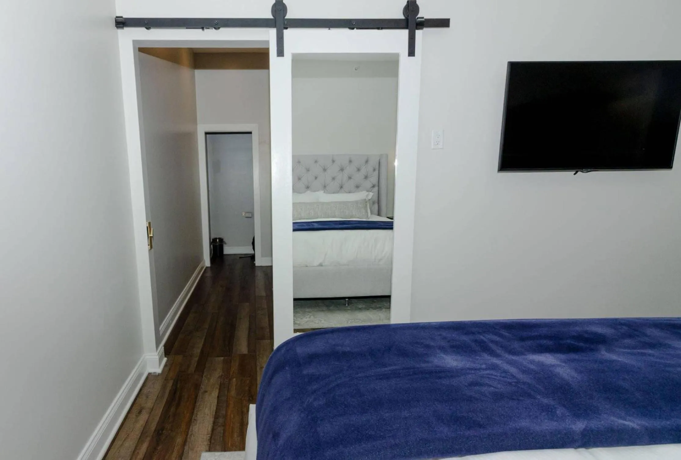 Bedroom in The Colonial Inn, an Ascend Collection Hotel