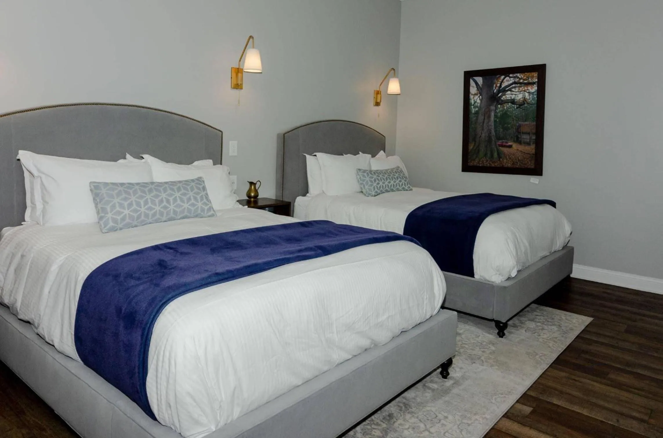 Bedroom in The Colonial Inn, an Ascend Collection Hotel