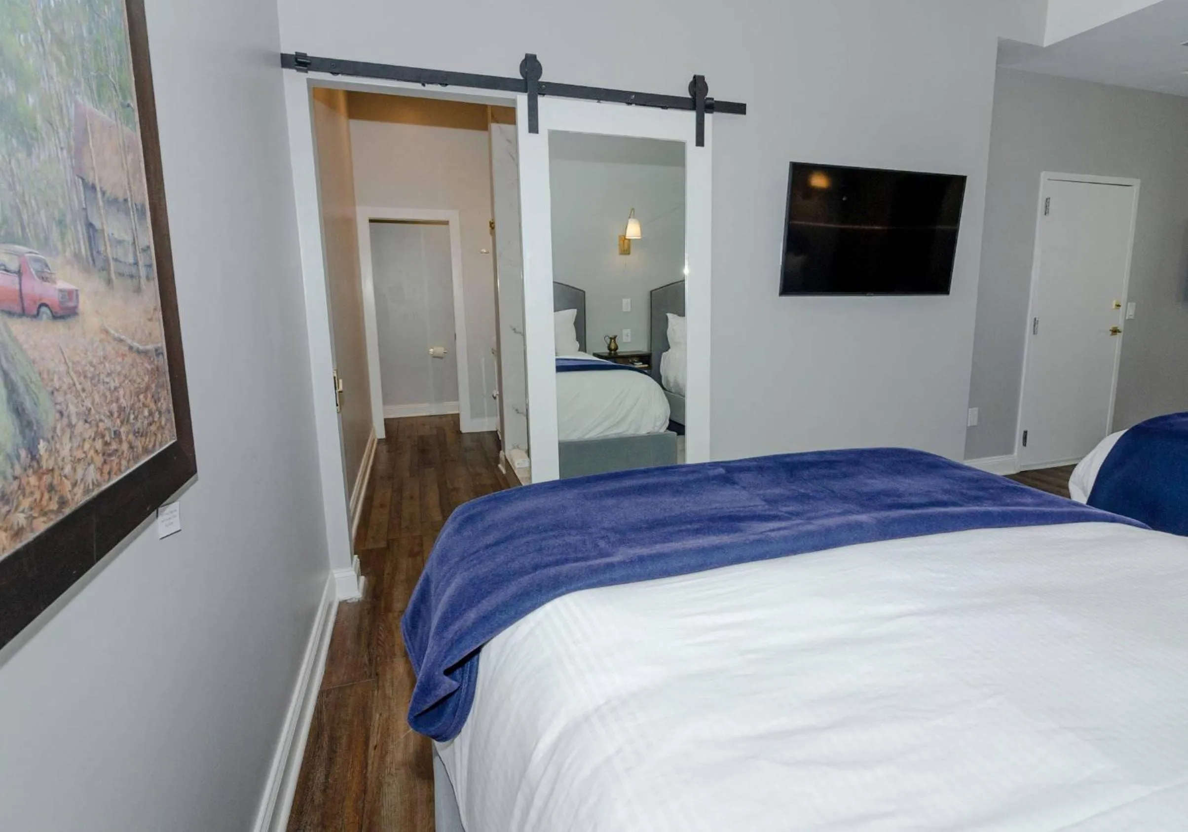 Bedroom in The Colonial Inn, an Ascend Collection Hotel
