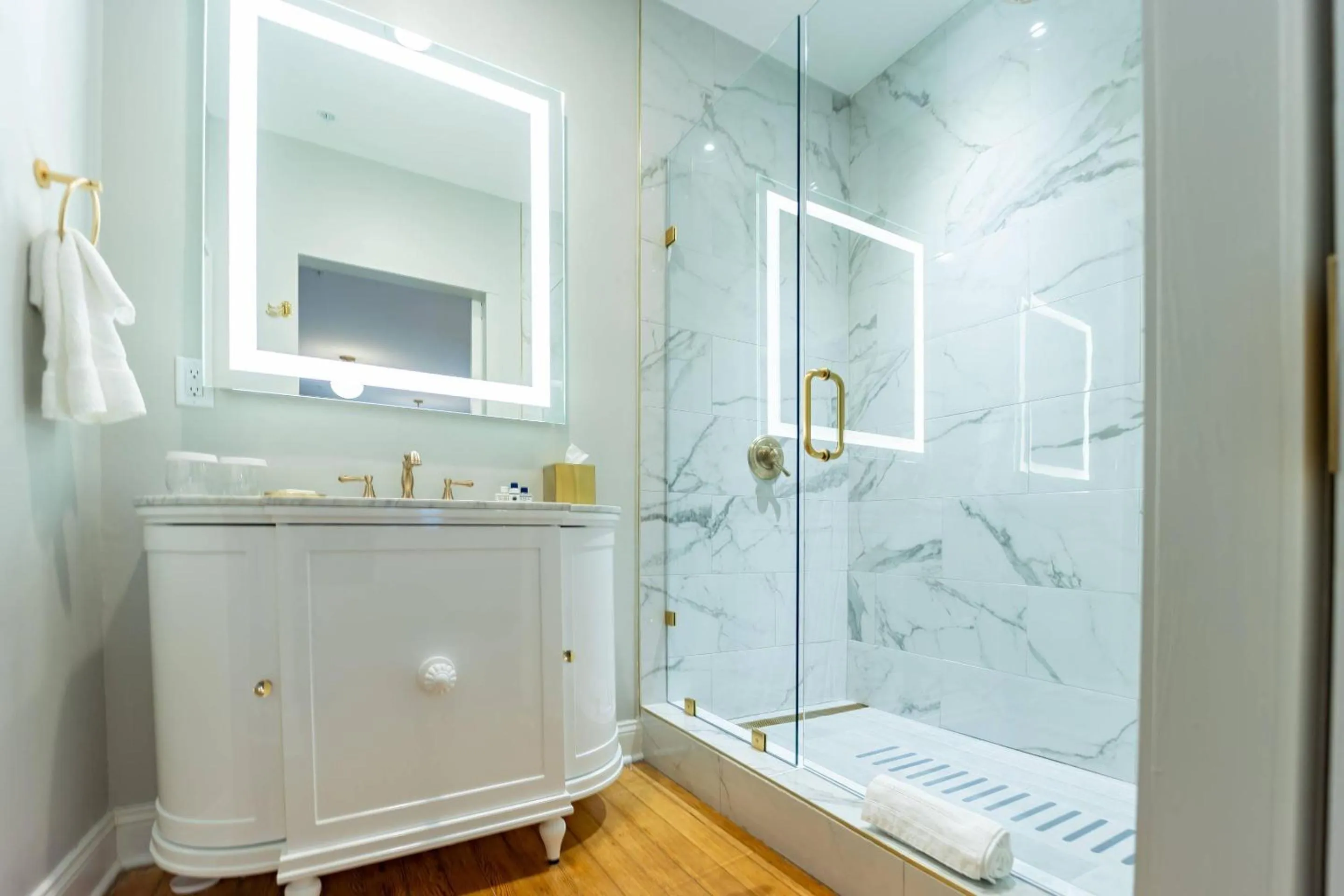 Bedroom in The Colonial Inn, an Ascend Collection Hotel