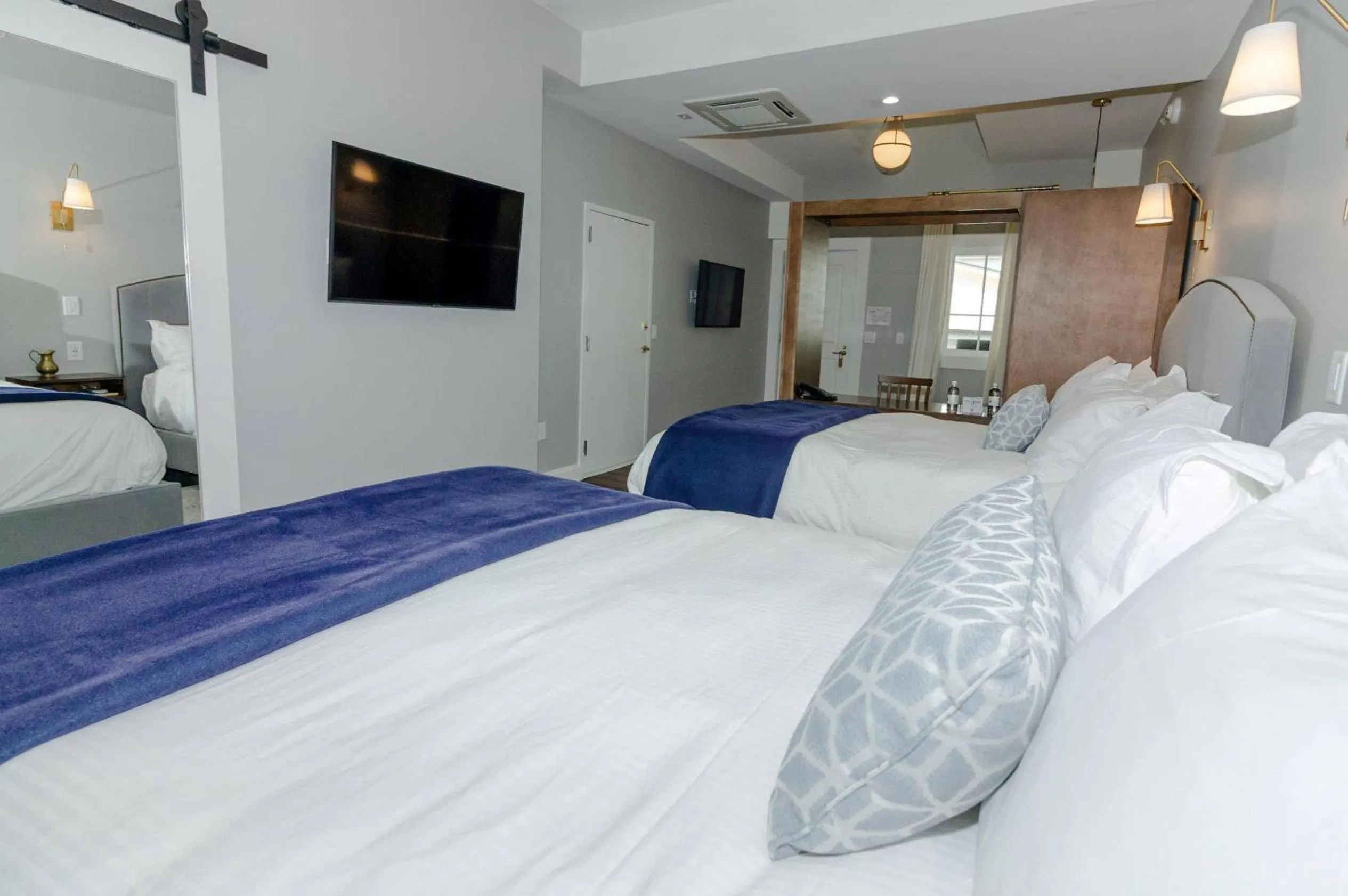 Bedroom in The Colonial Inn, an Ascend Collection Hotel